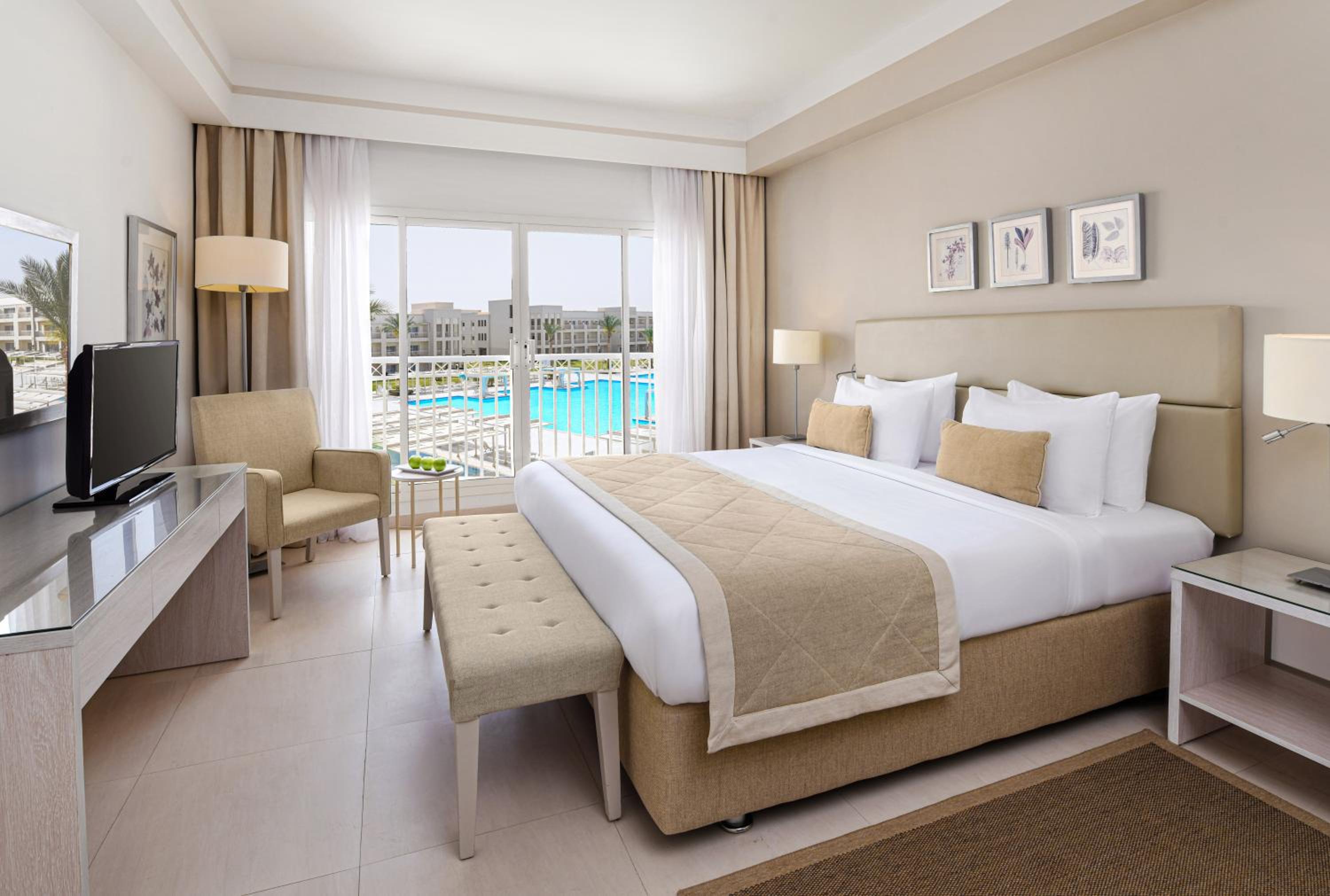 Suite Queen with Pool View