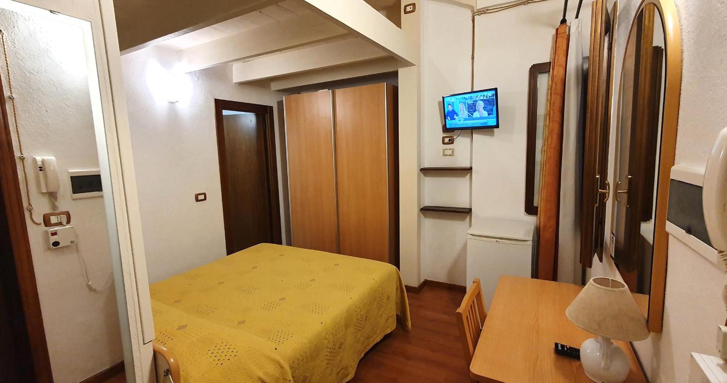 Small Double Room photo 3