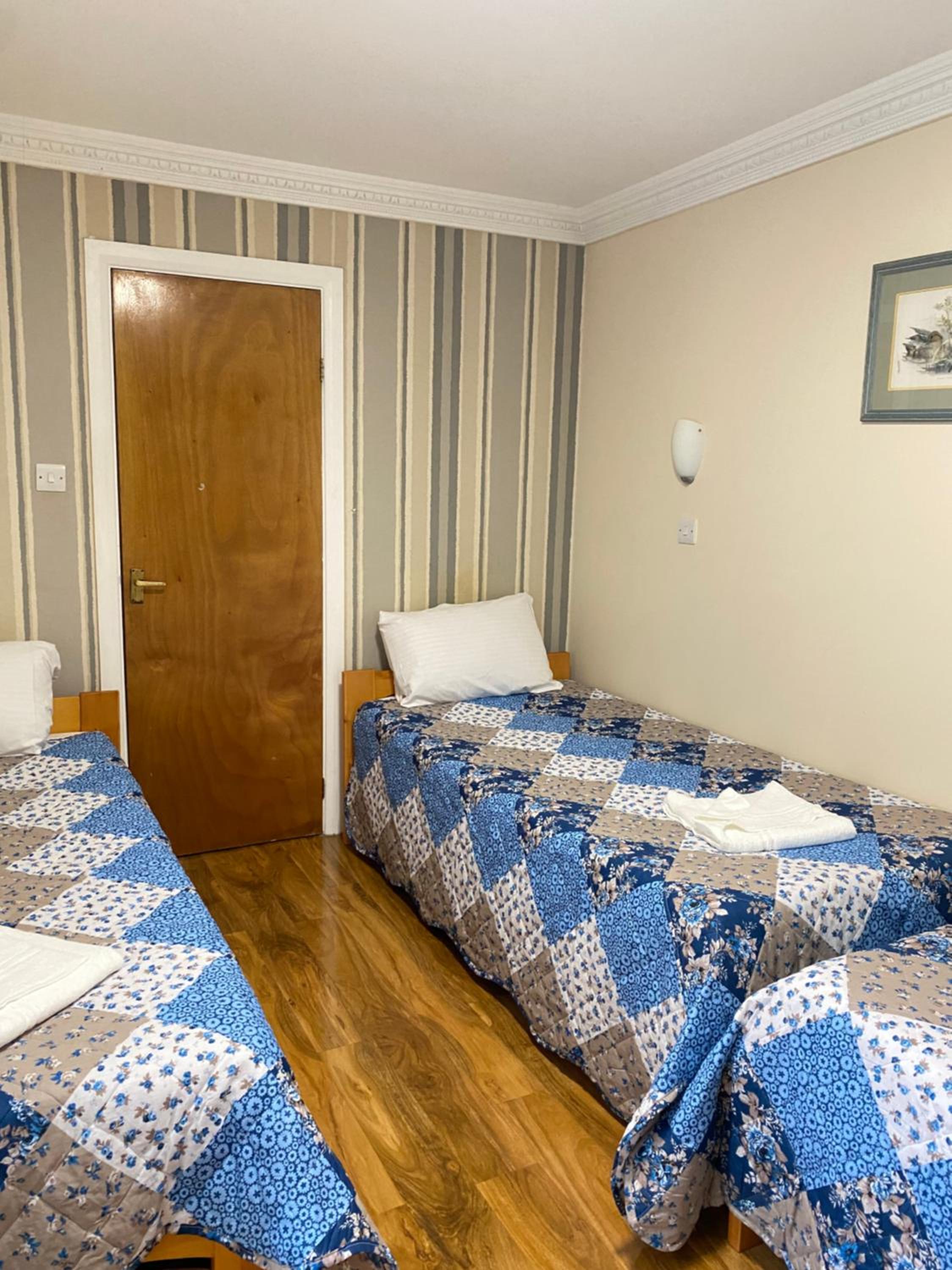 Basic Triple Room photo 2