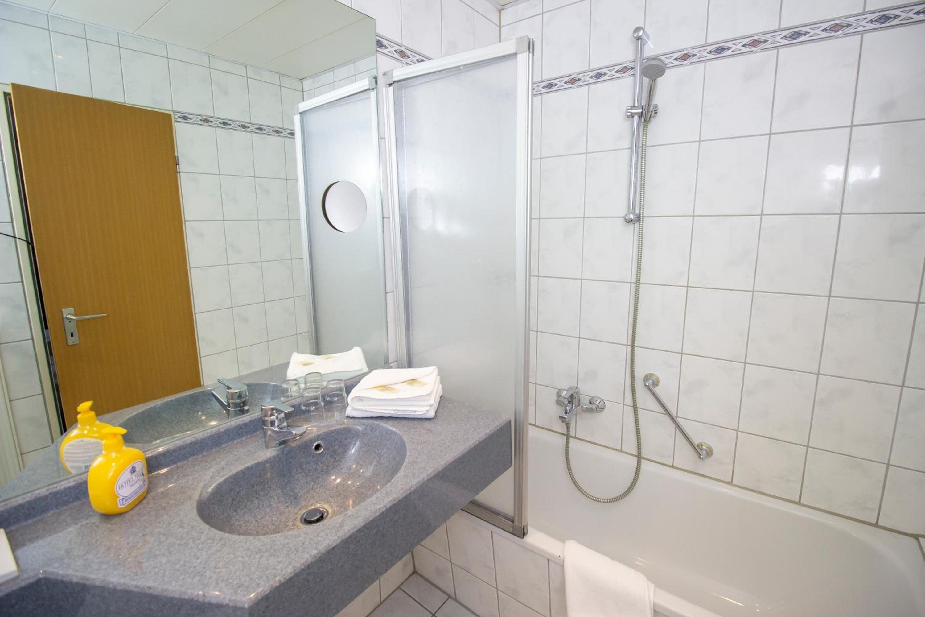 Double Room - Photo 12