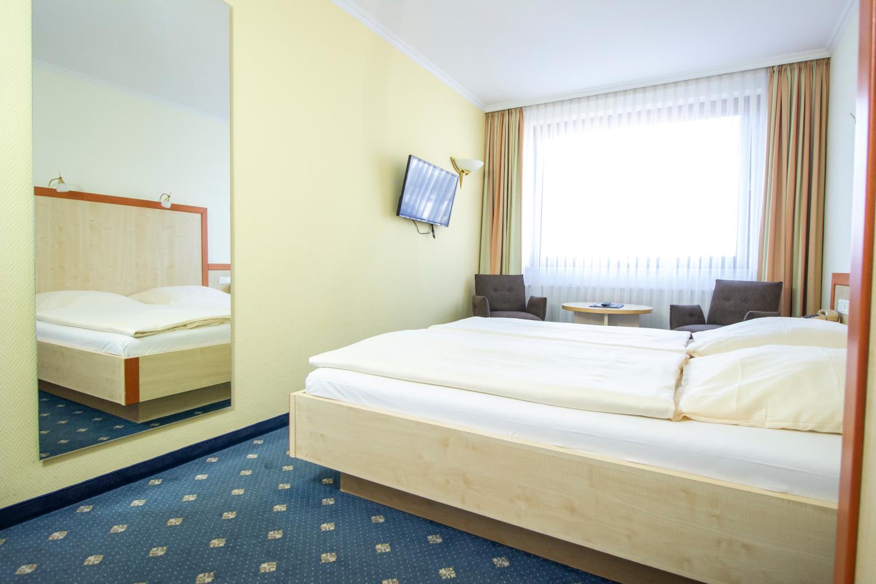 Double Room - Photo 7