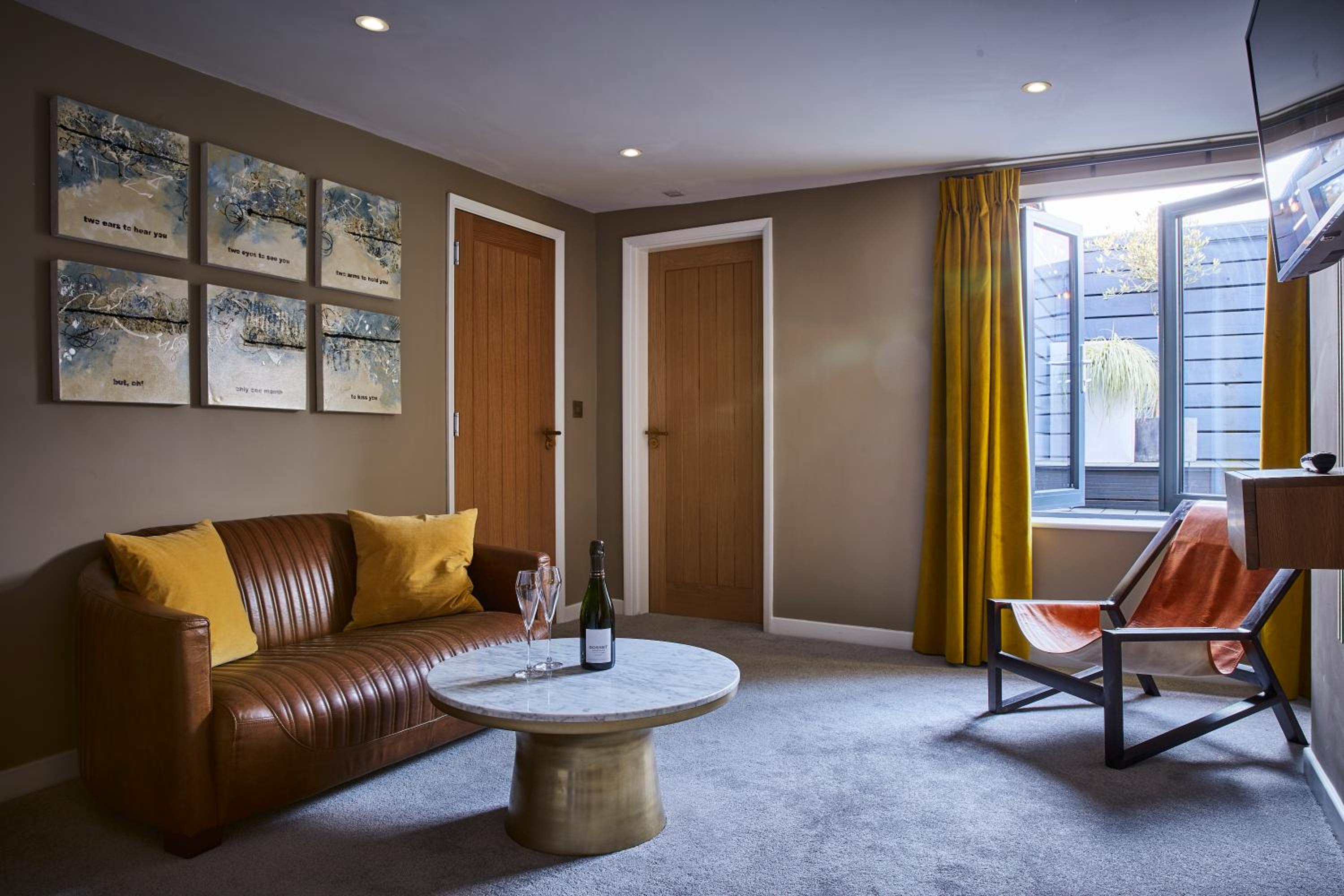Suite with Balcony photo 1