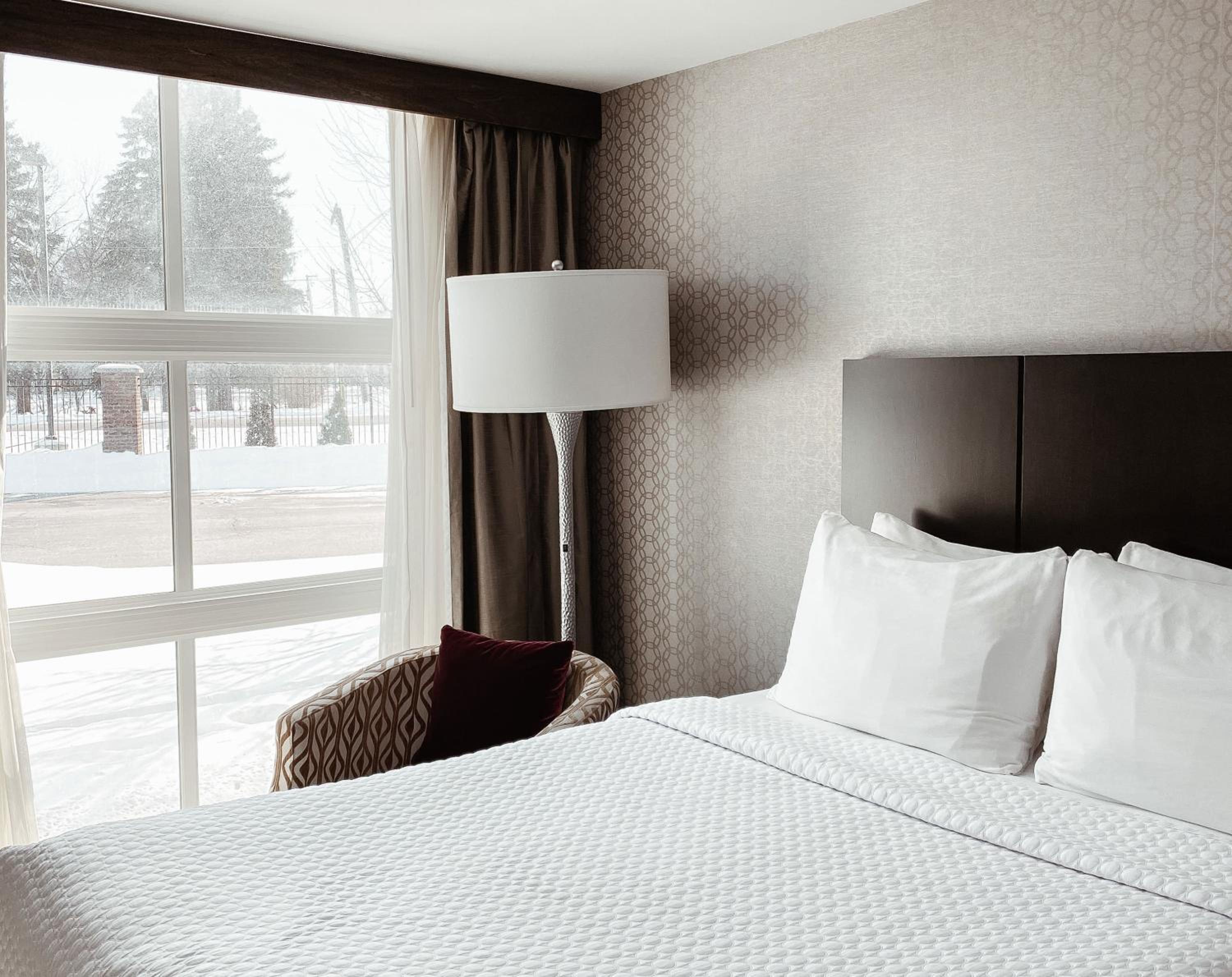 Standard King Room - Photo 6