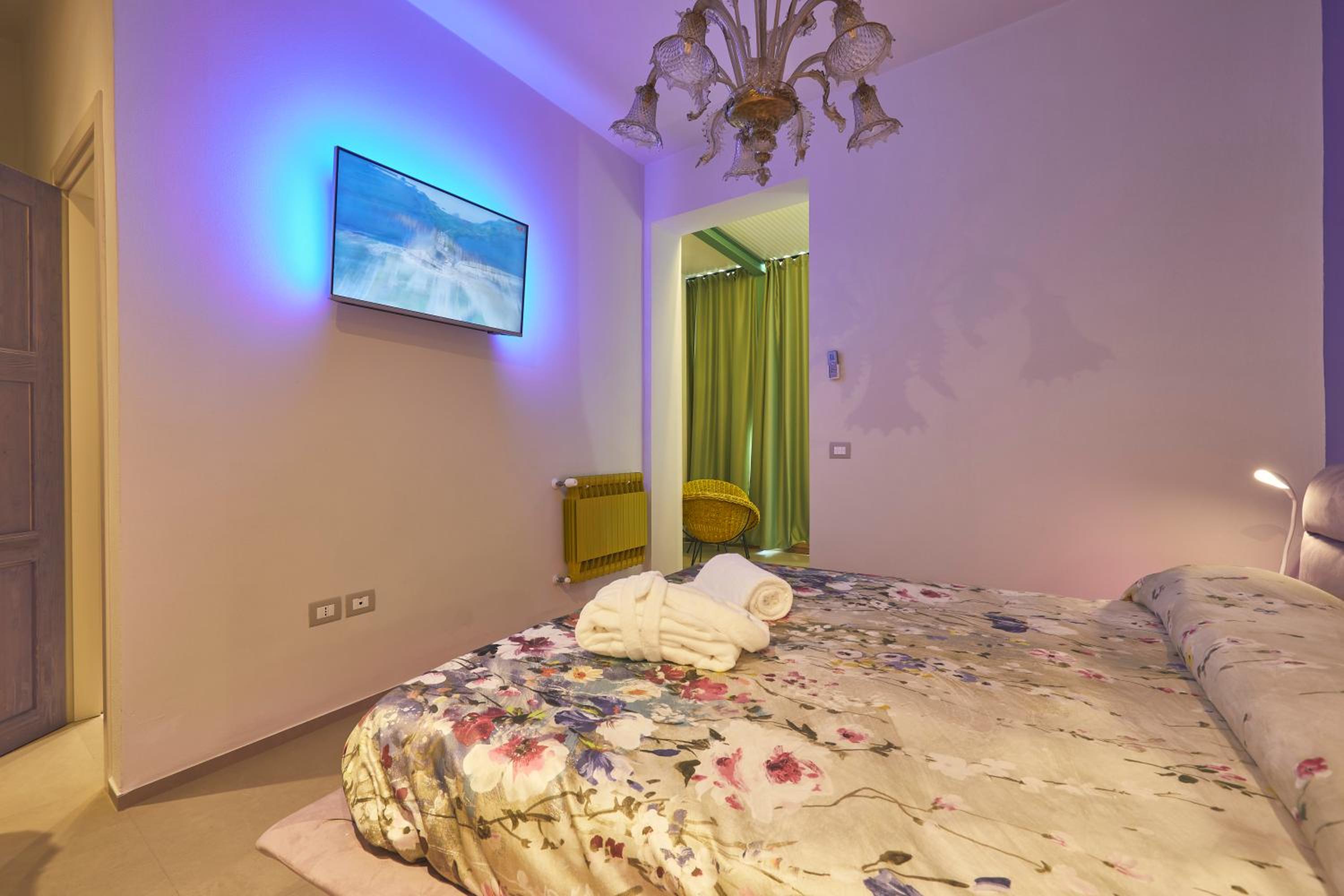 King Room with Spa Bath - Photo 10