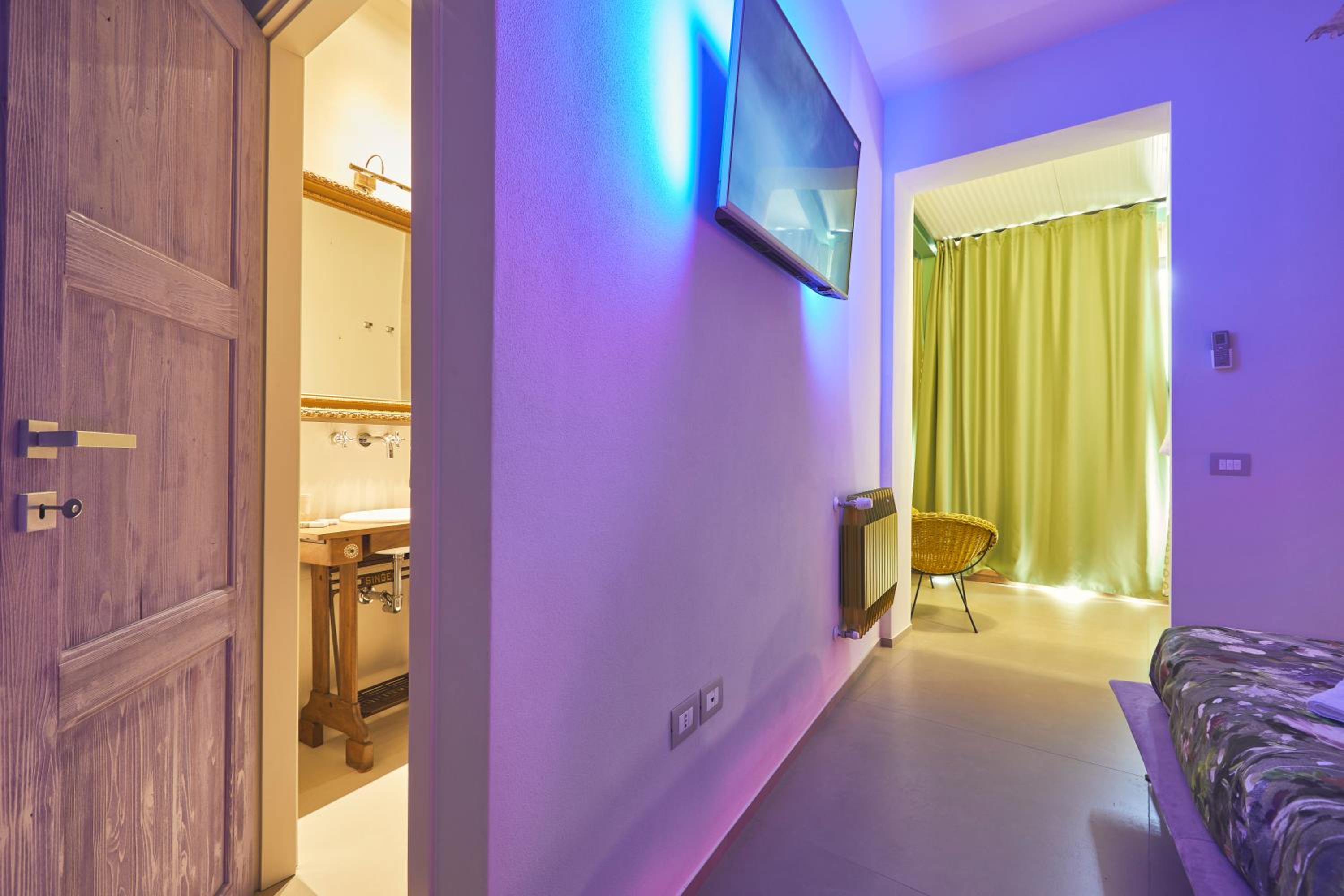King Room with Spa Bath - Photo 9
