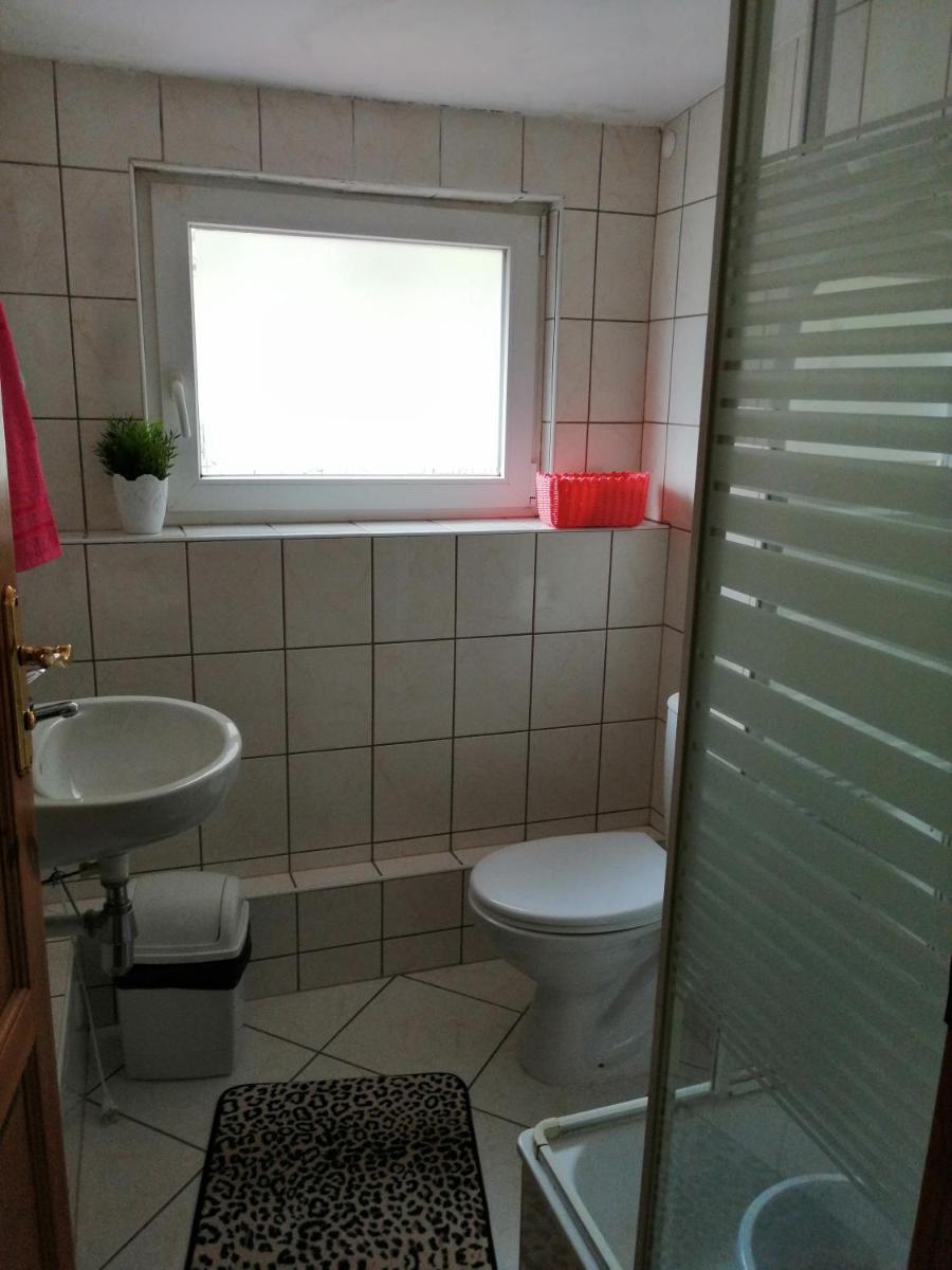 Twin Room with Private External Bathroom - Photo 7