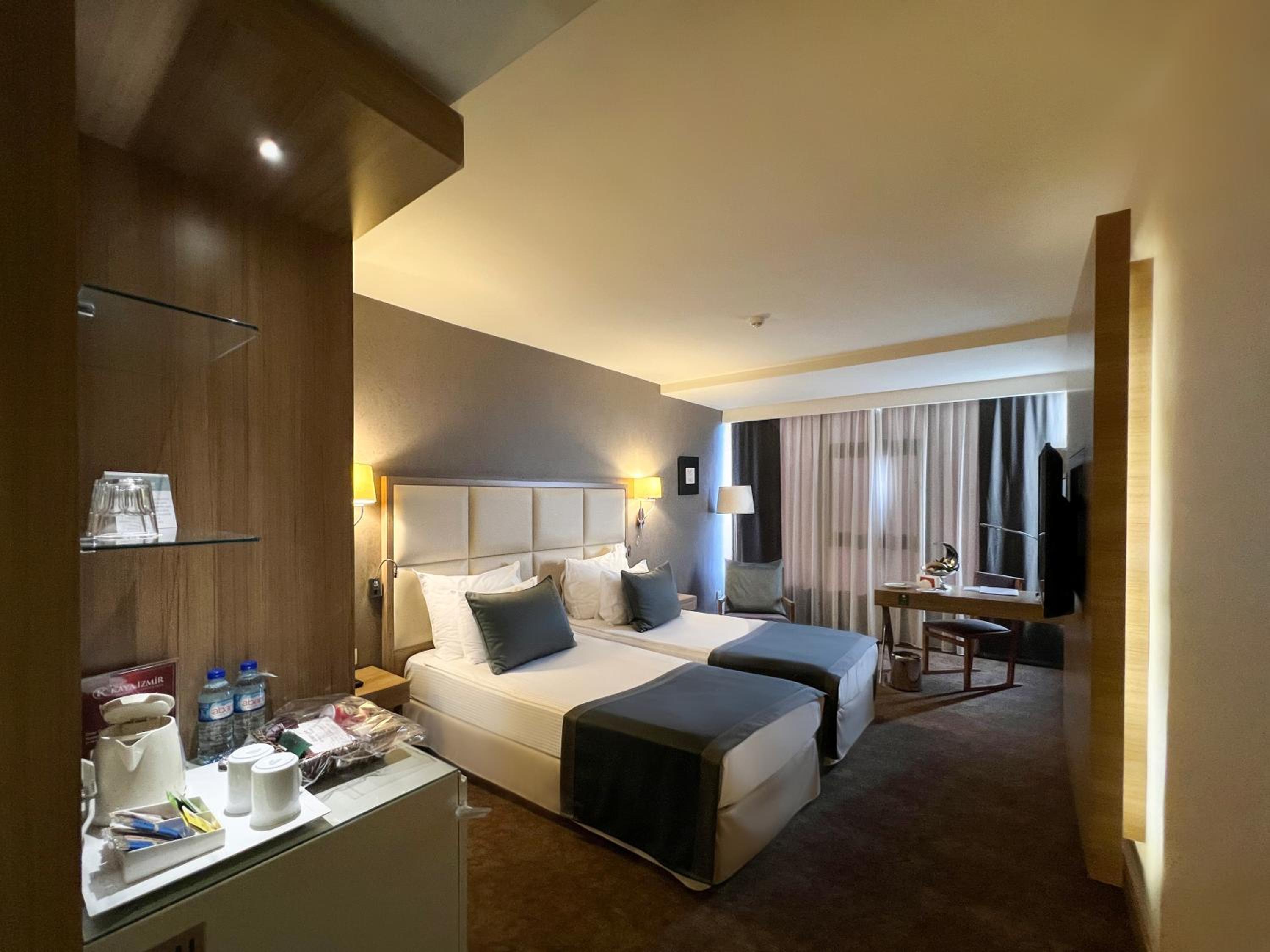 Deluxe Room - Photo 2