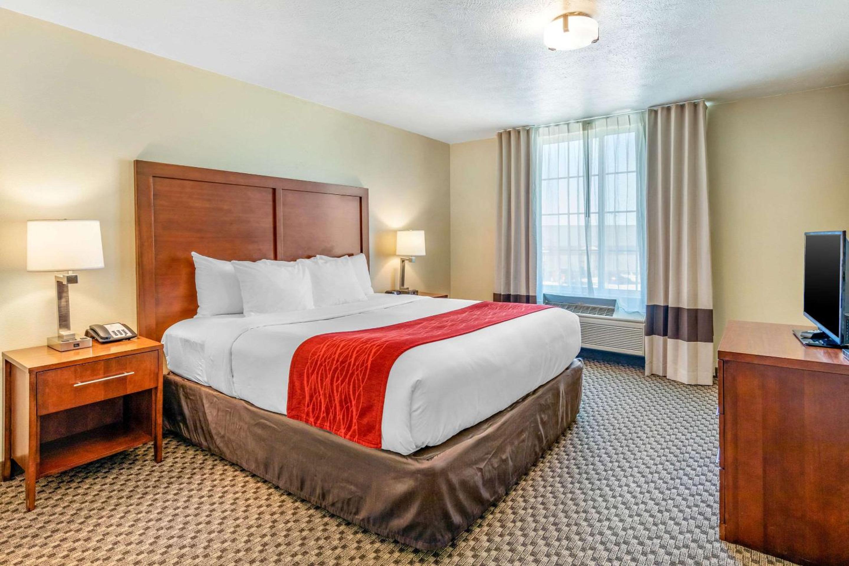 King Room - Non-Smoking - Photo 5