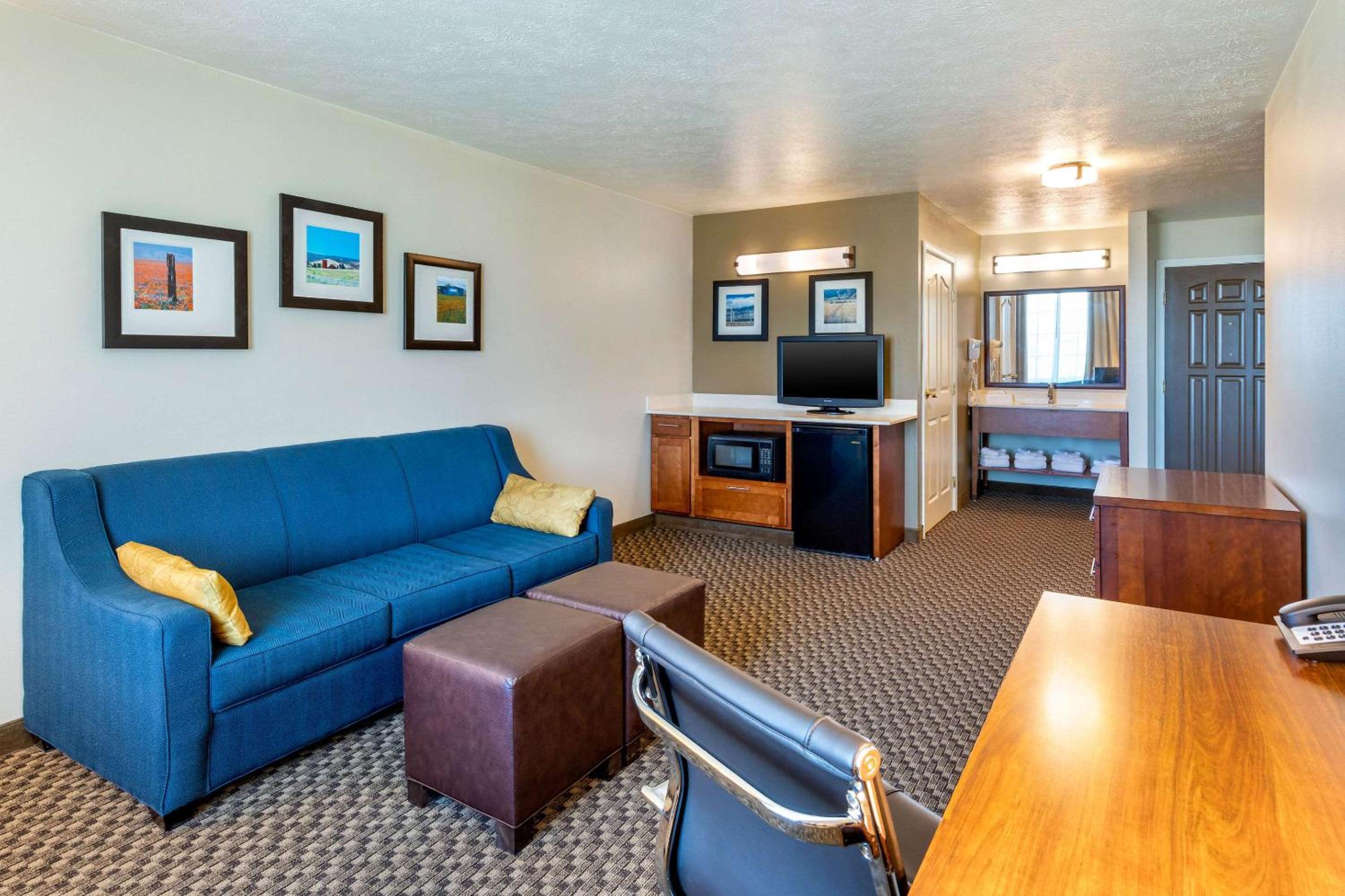 Suite with Balcony - Photo 2