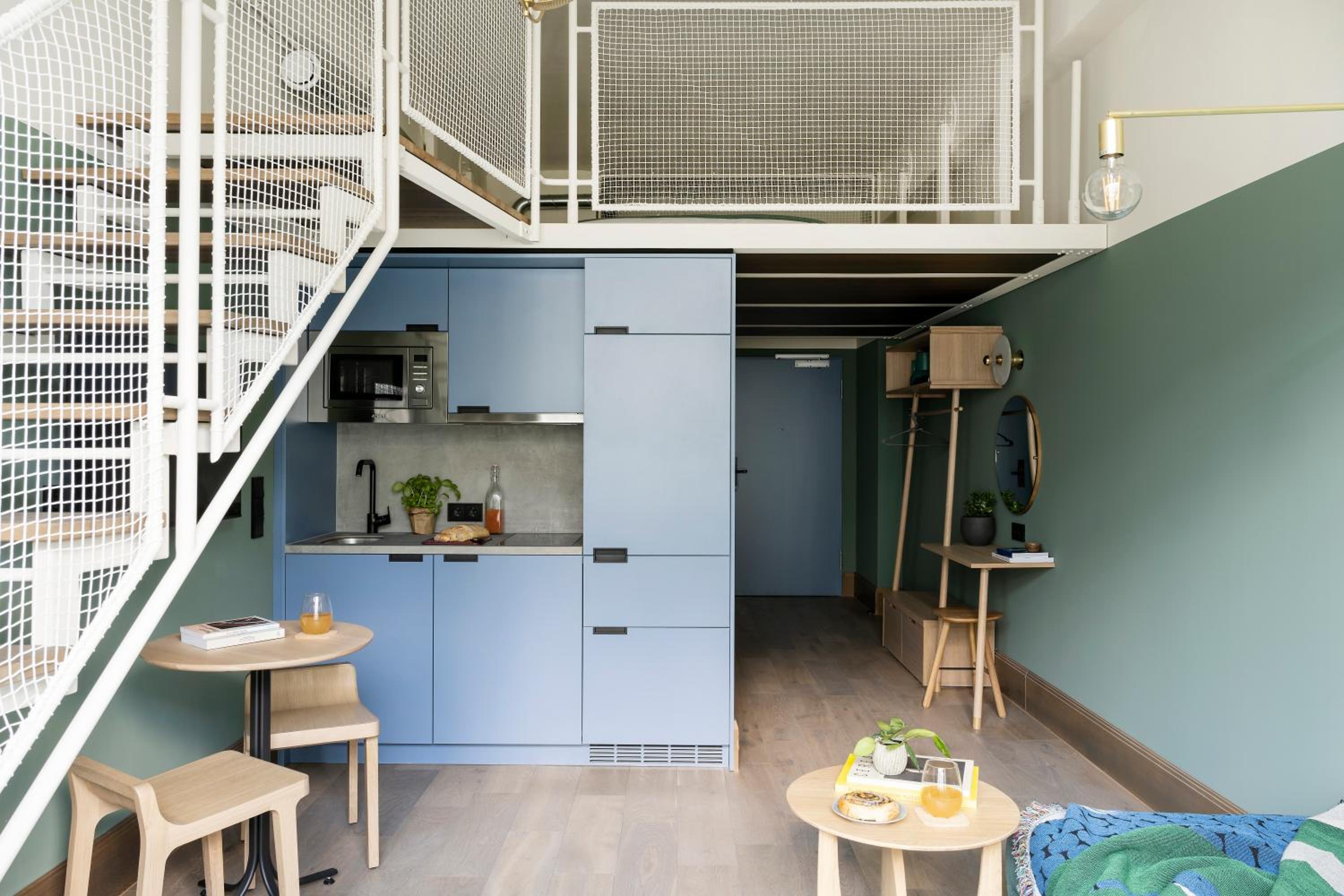 Elevated Loft Family Apartment - Photo 2