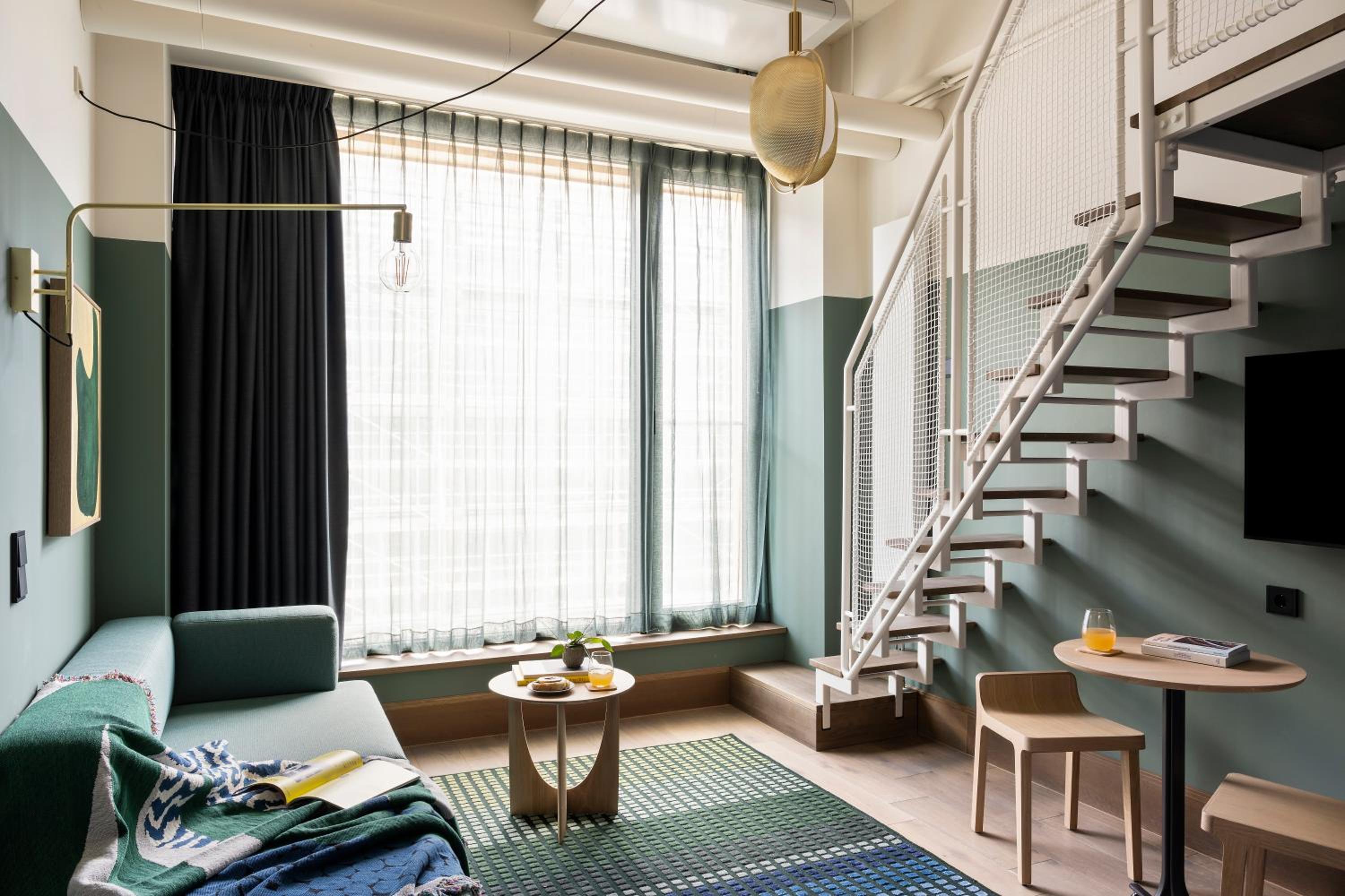 Elevated Loft Family Apartment - Photo 1