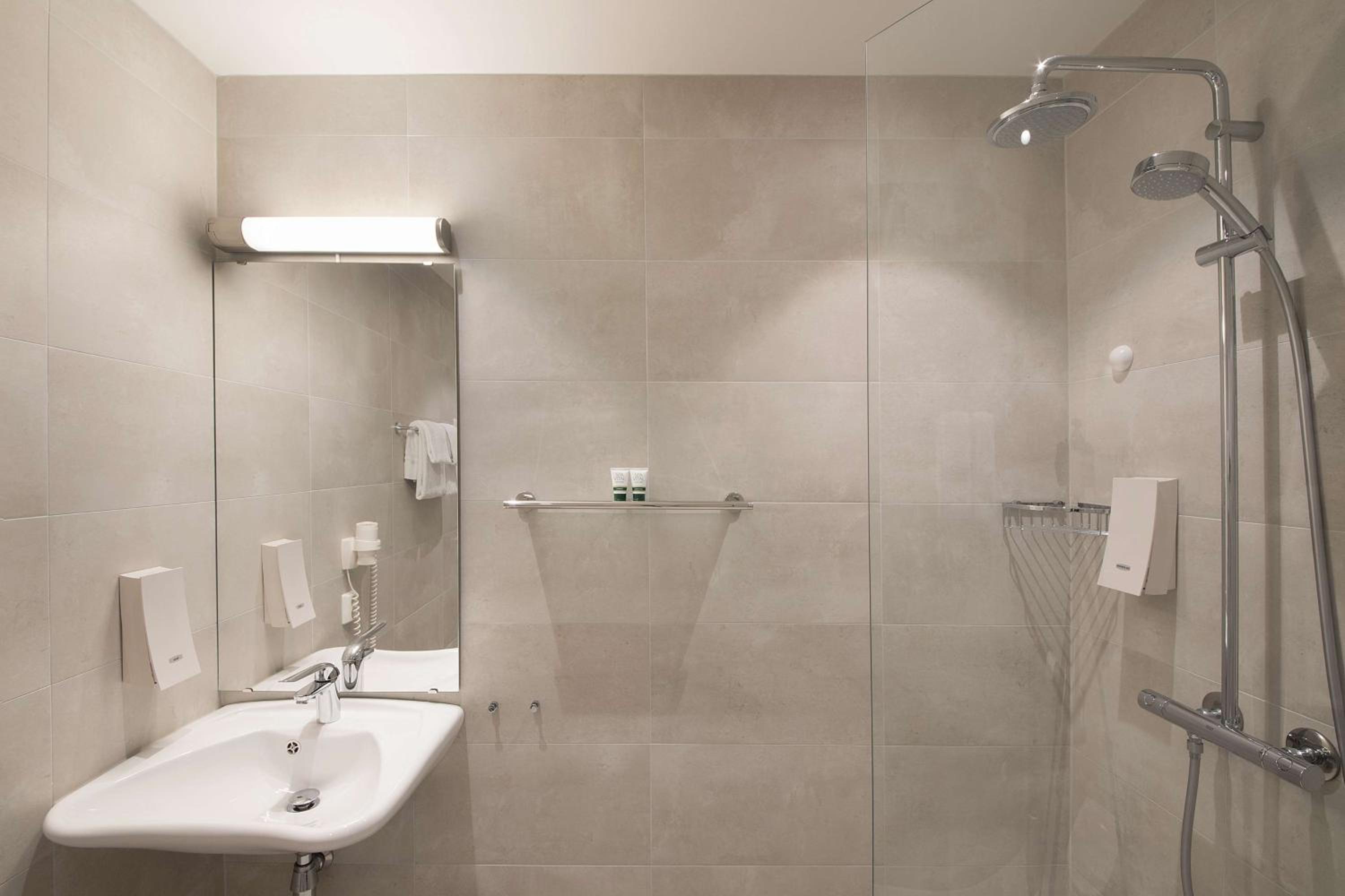 Superior Twin Room - Disability Access