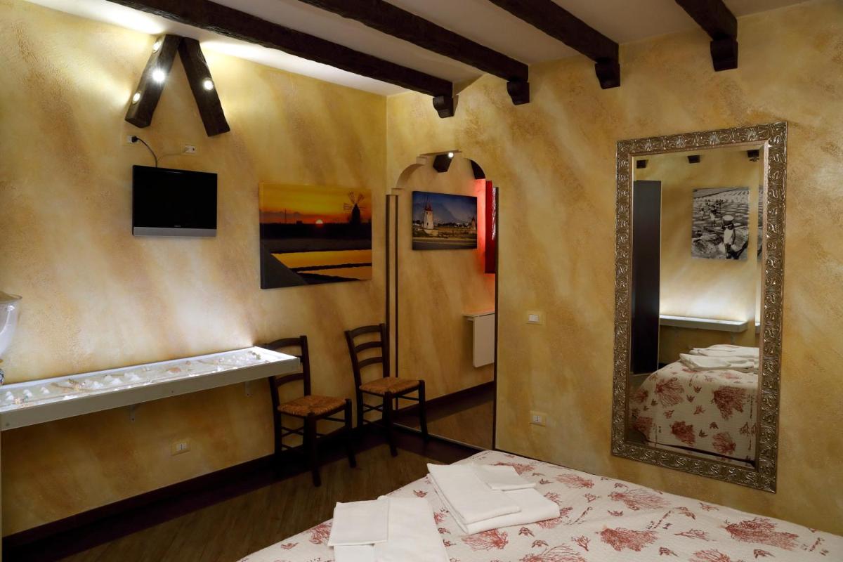 Double Room with Balcony photo 3