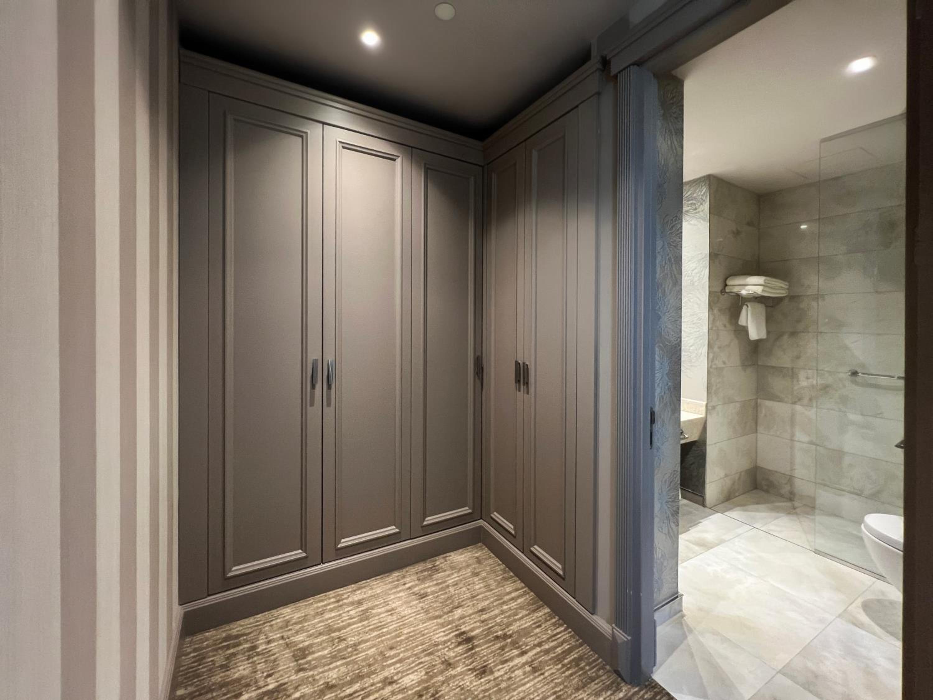 Executive Suite - Photo 4