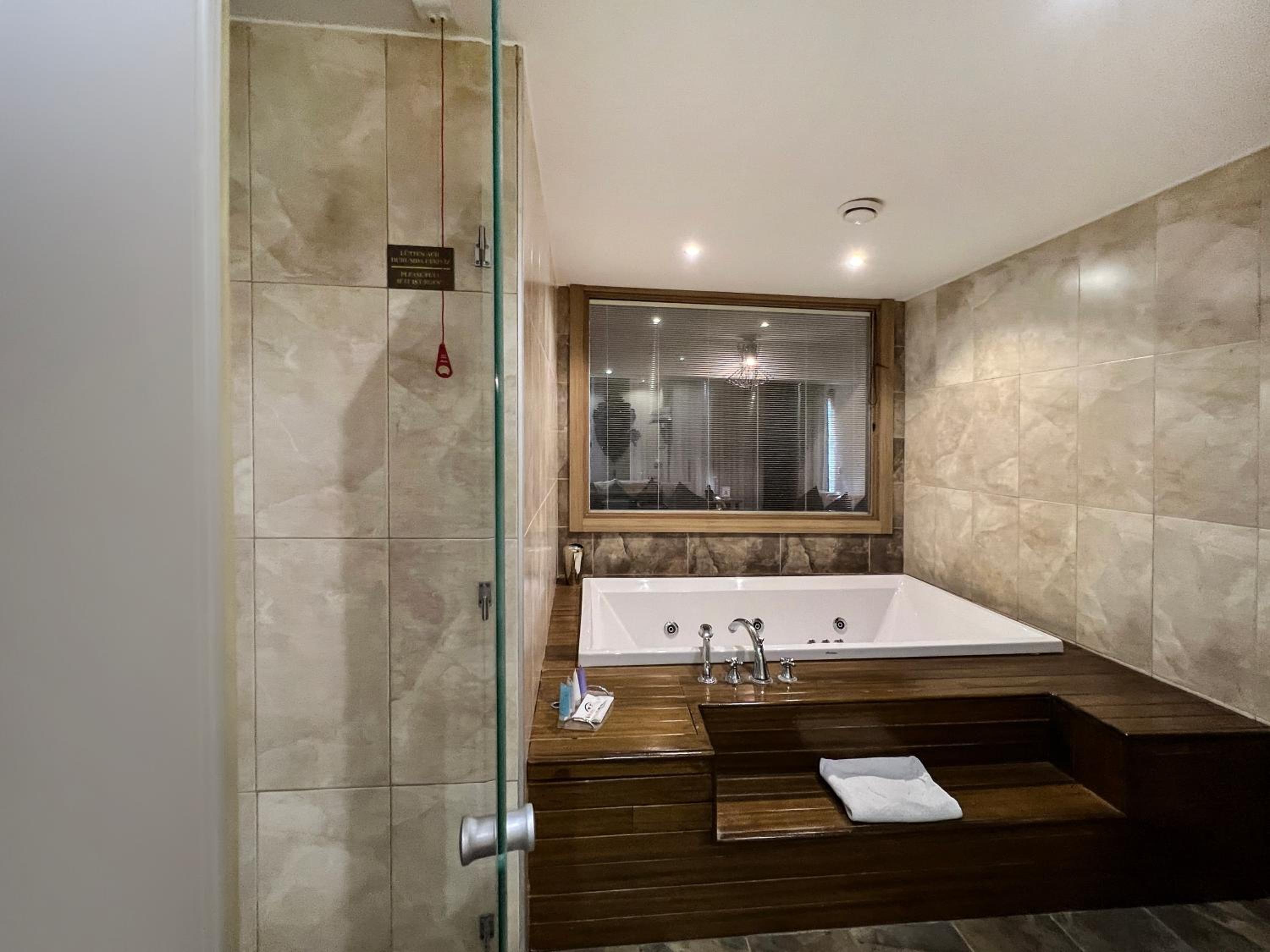 King Suite - Photo 6