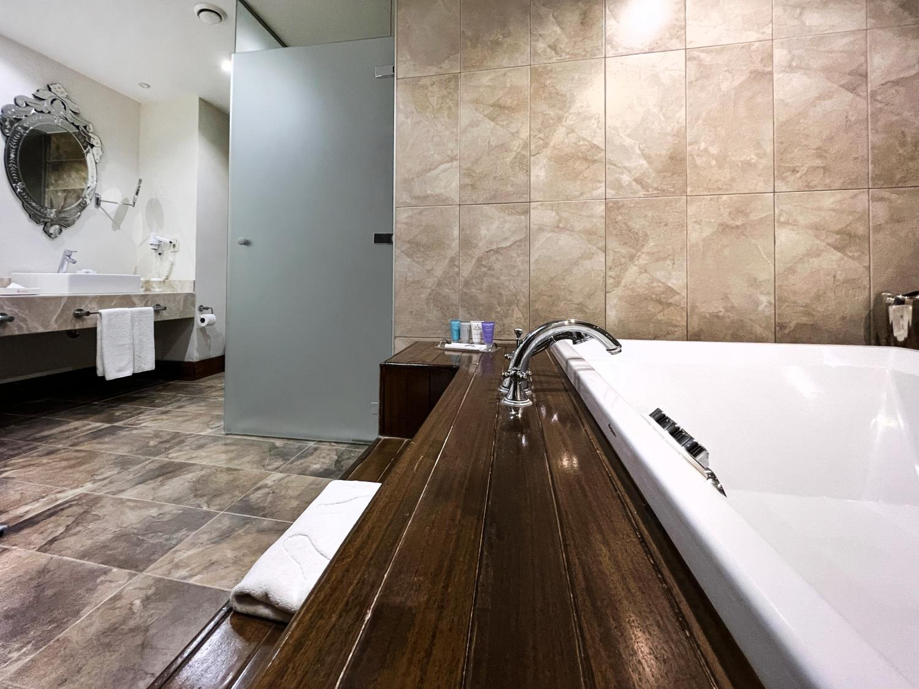 King Suite - Photo 5