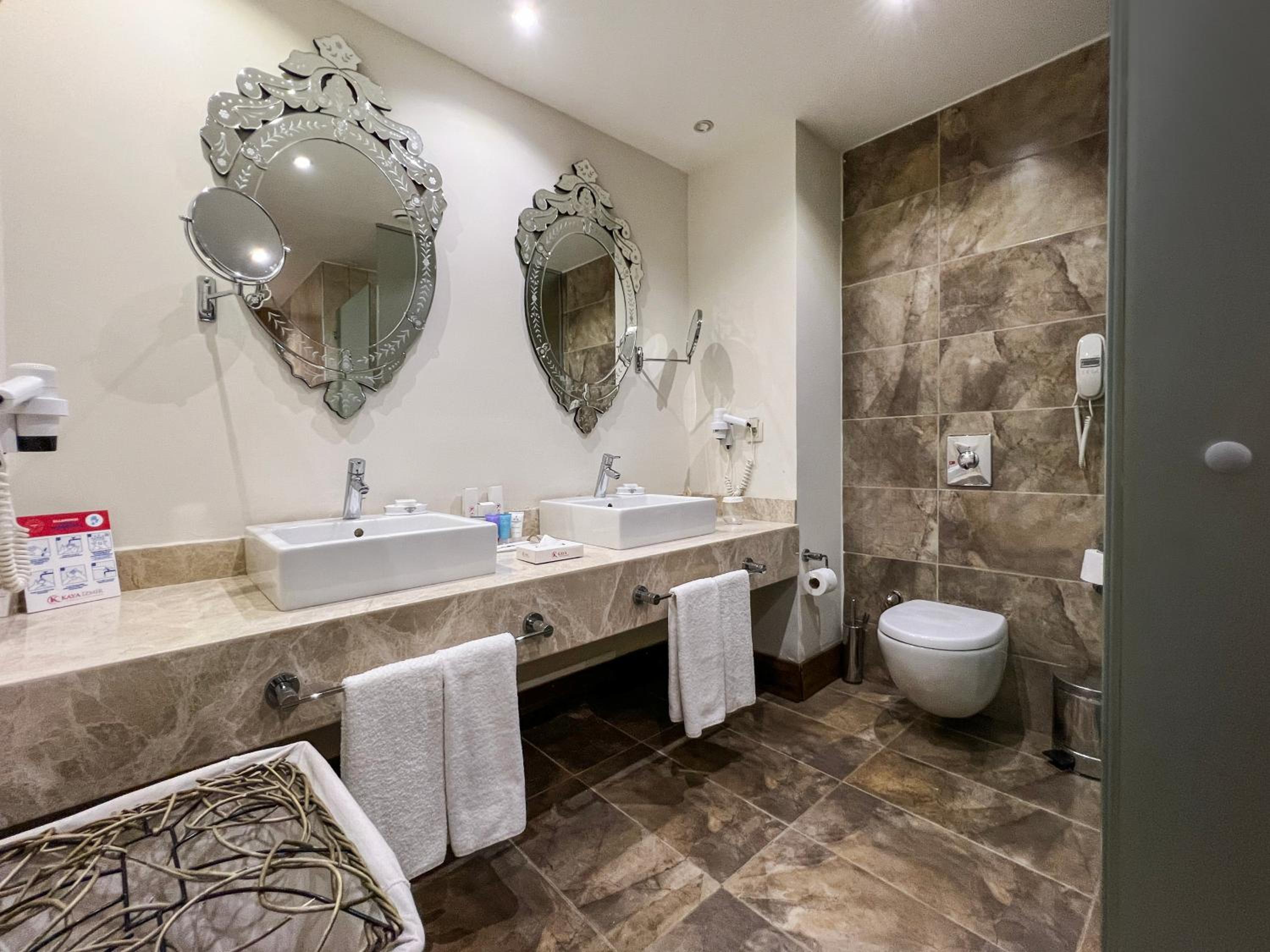 King Suite - Photo 3