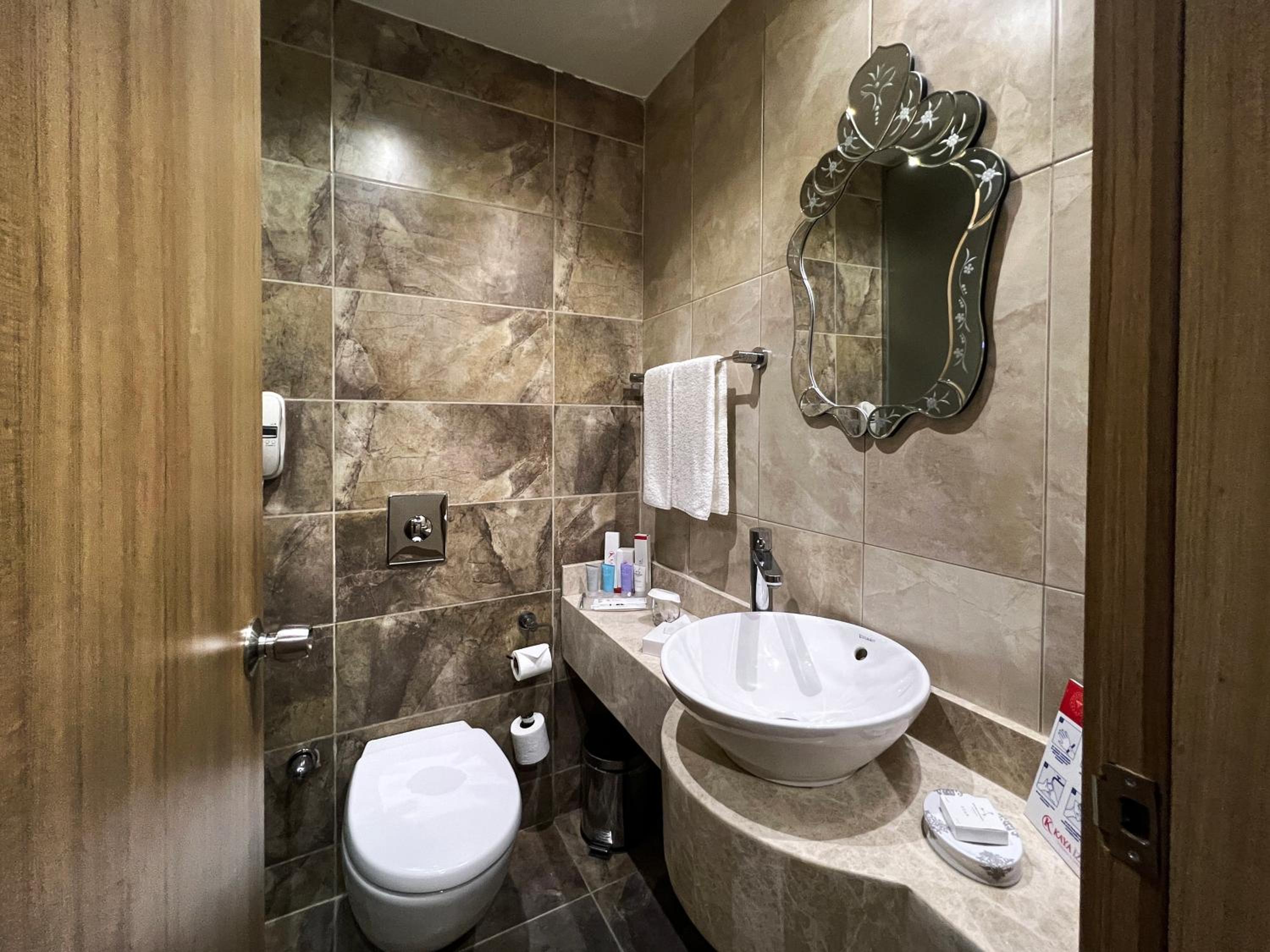 King Suite - Photo 2