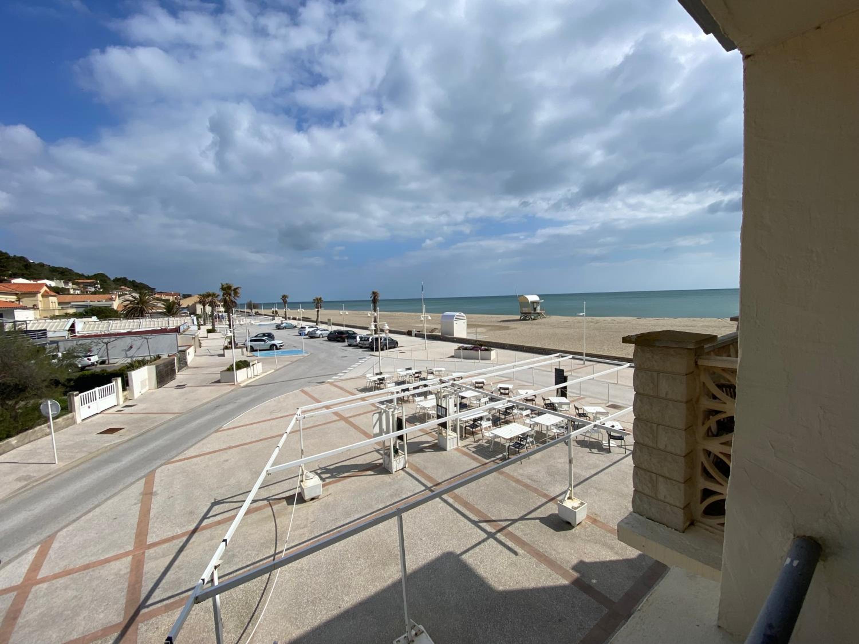 Double or Twin Room with Side Sea View - Photo 2