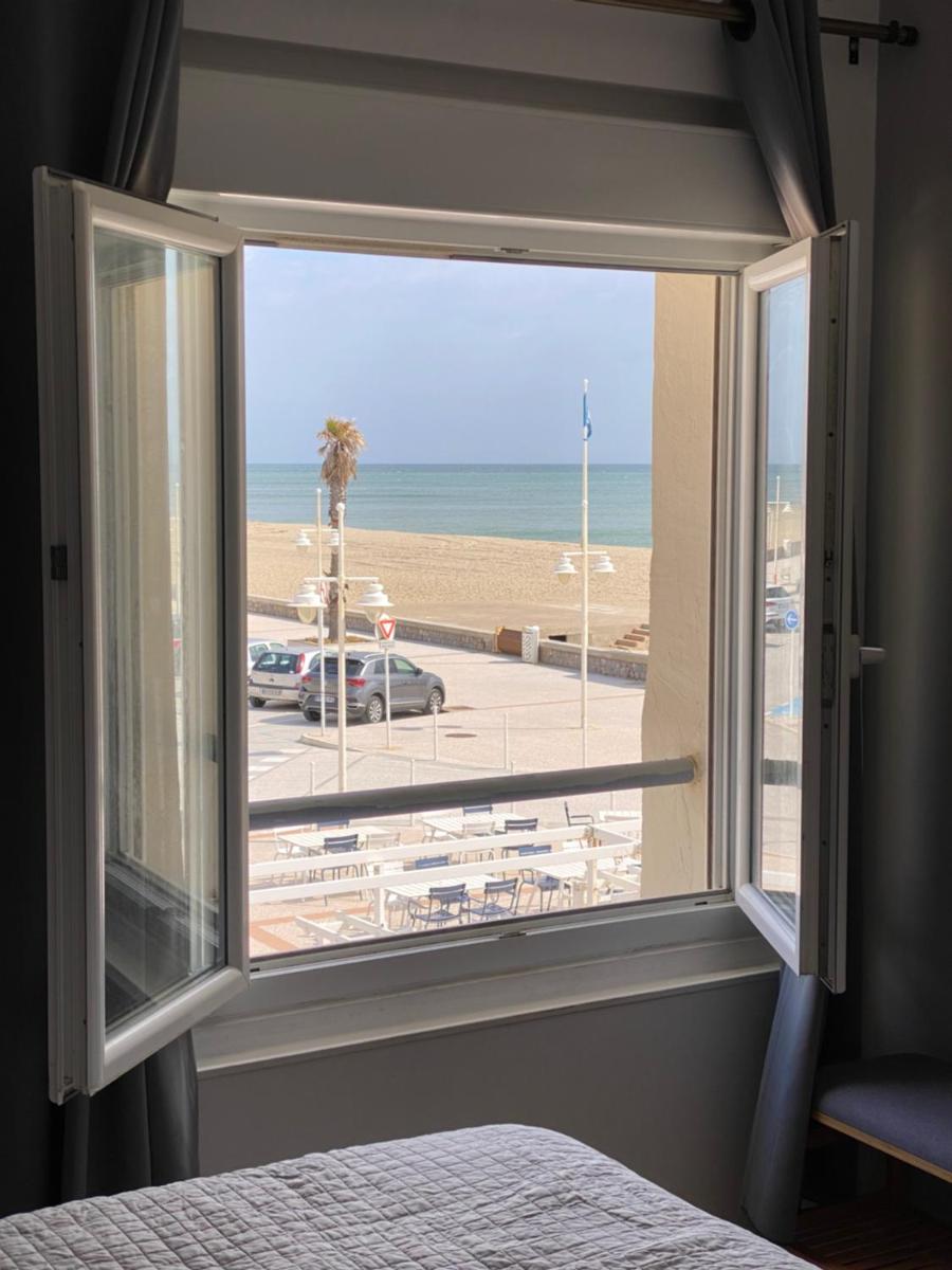 Double Room with Sea View - Photo 1