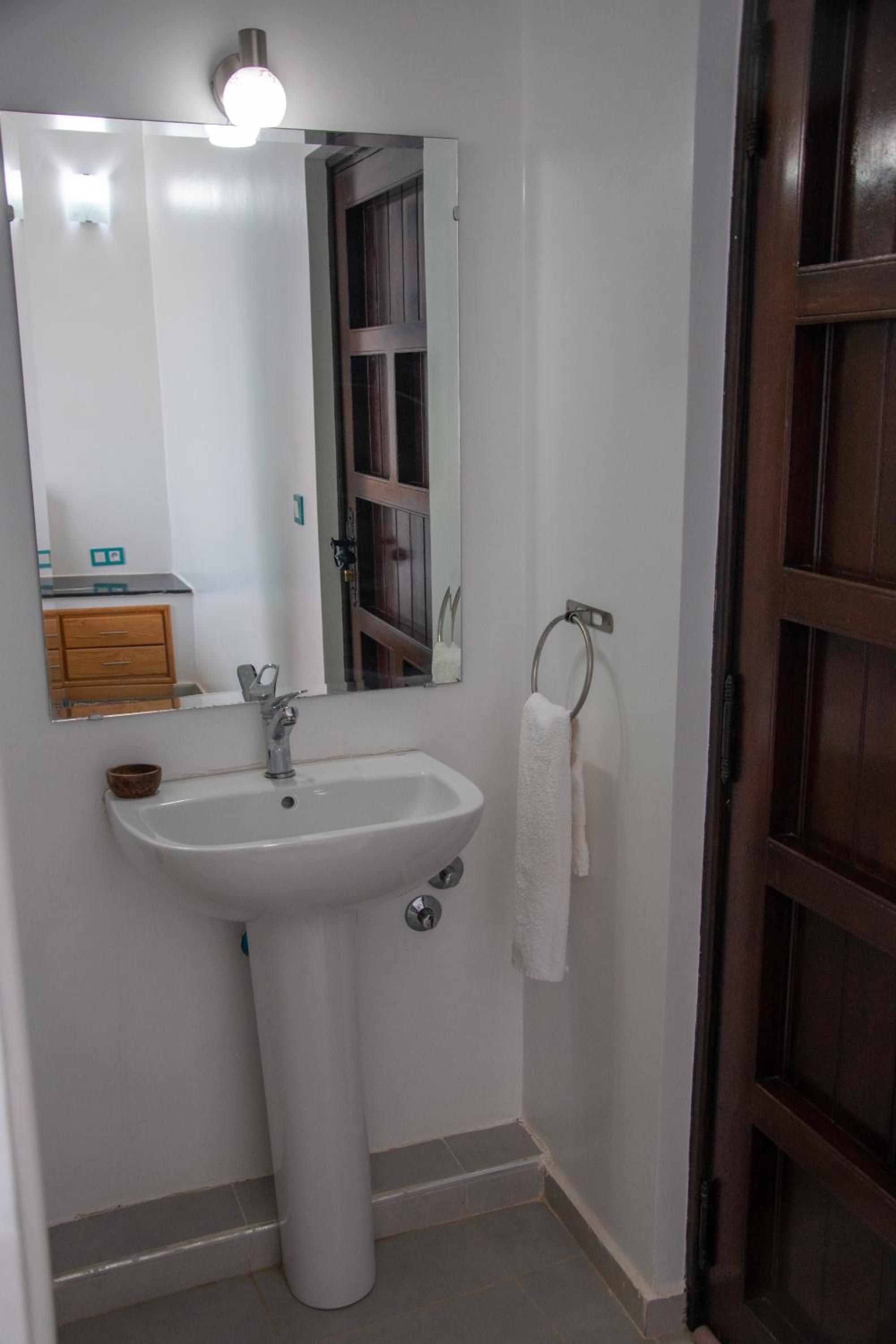 Double Room with Sea View - Photo 18