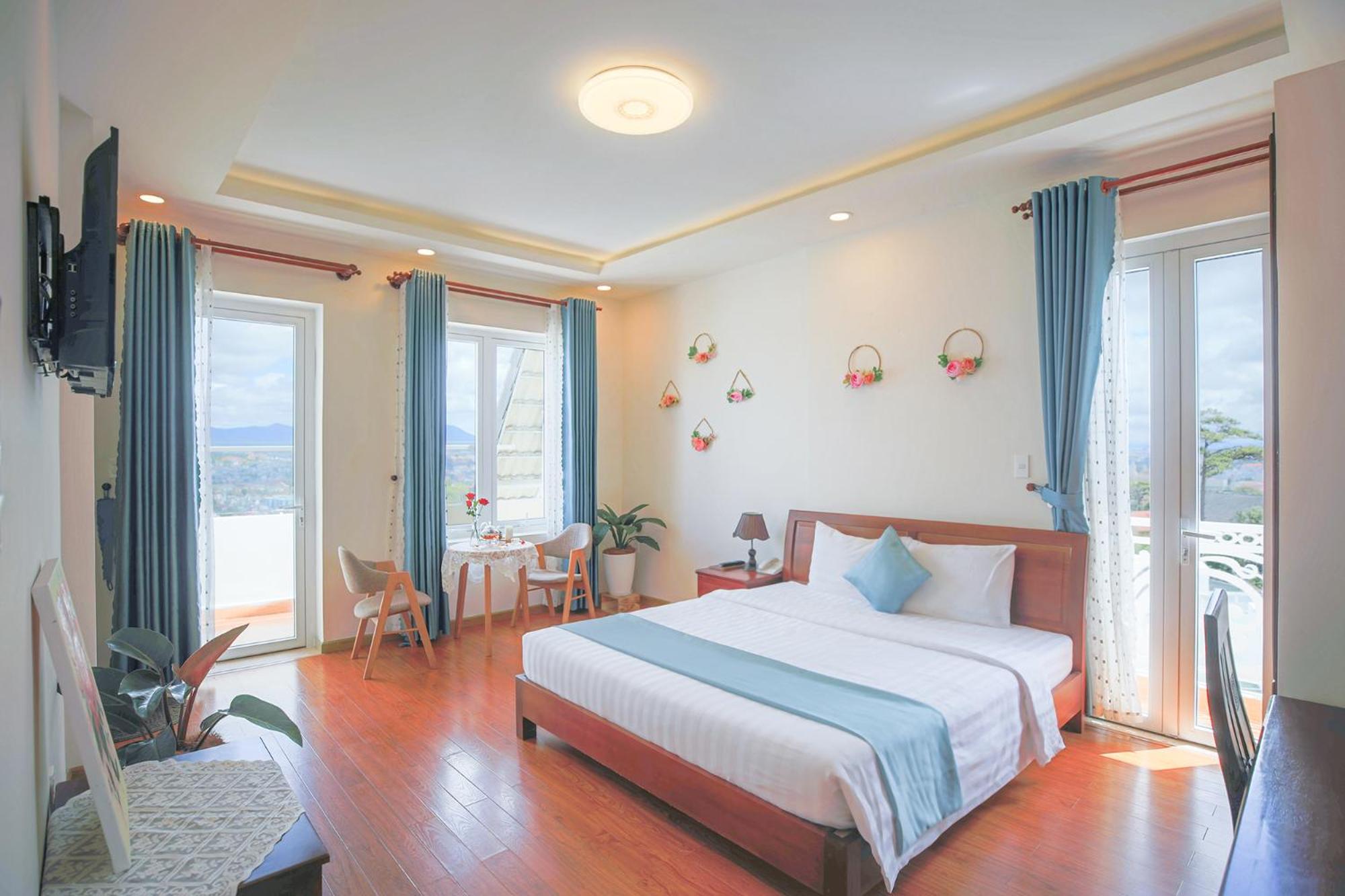 Deluxe King Room photo 1