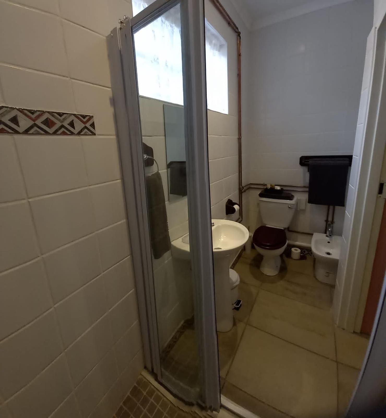 Garden Court Premier Shower photo 3