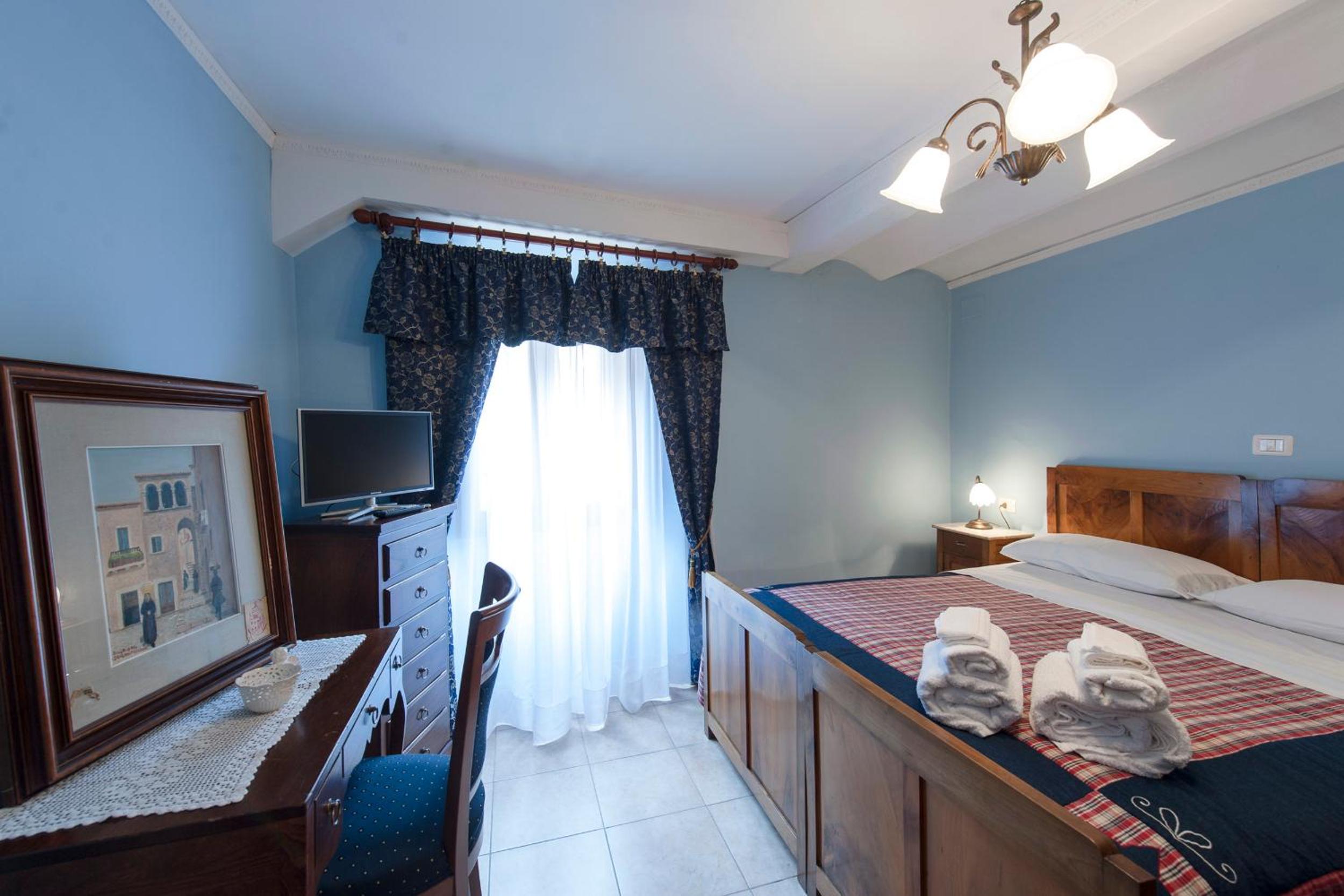 Double Room with Private Bathroom - Photo 1