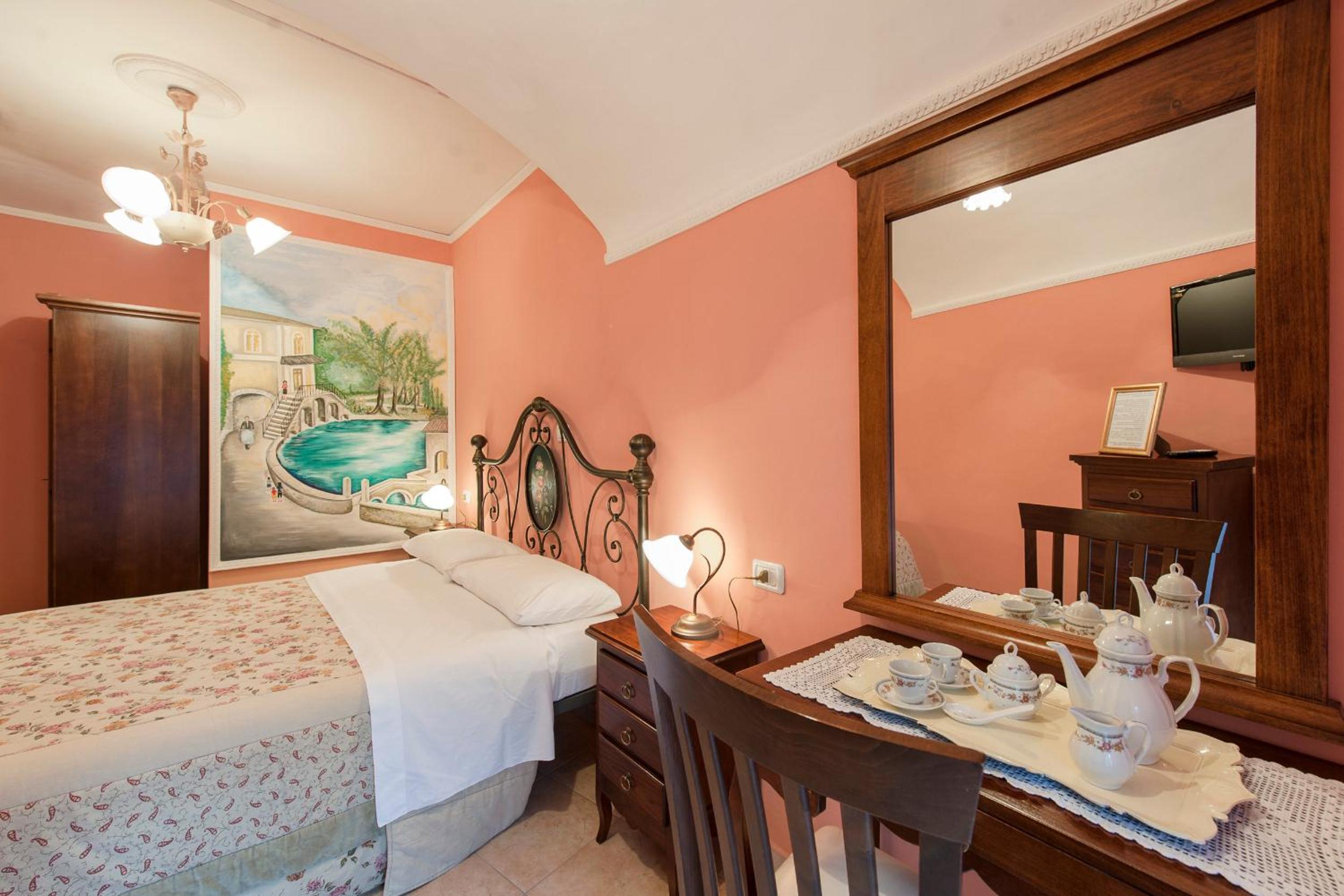 Quadruple Room with Balcony - Photo 11