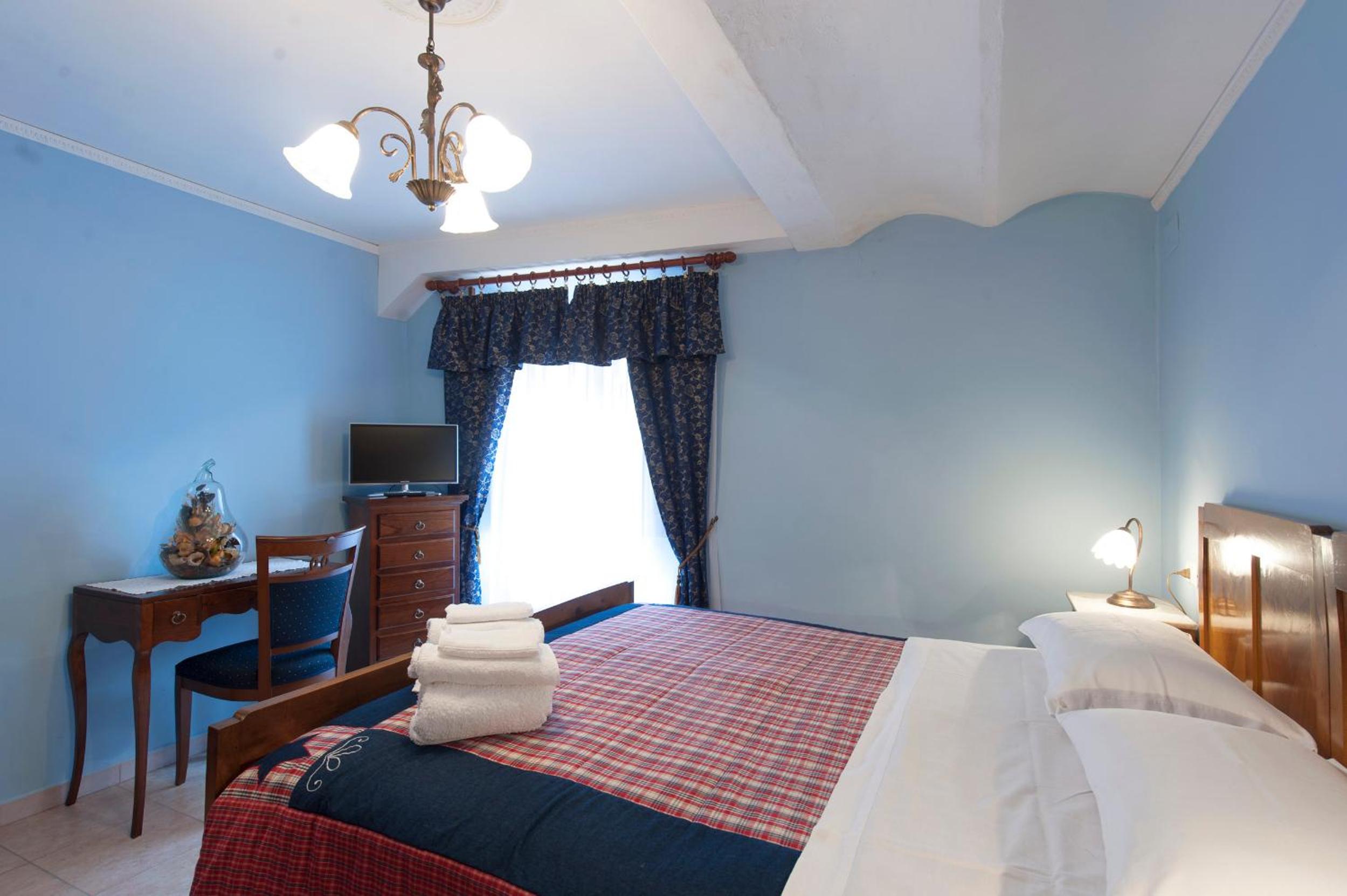 Double Room with Private Bathroom - Photo 4