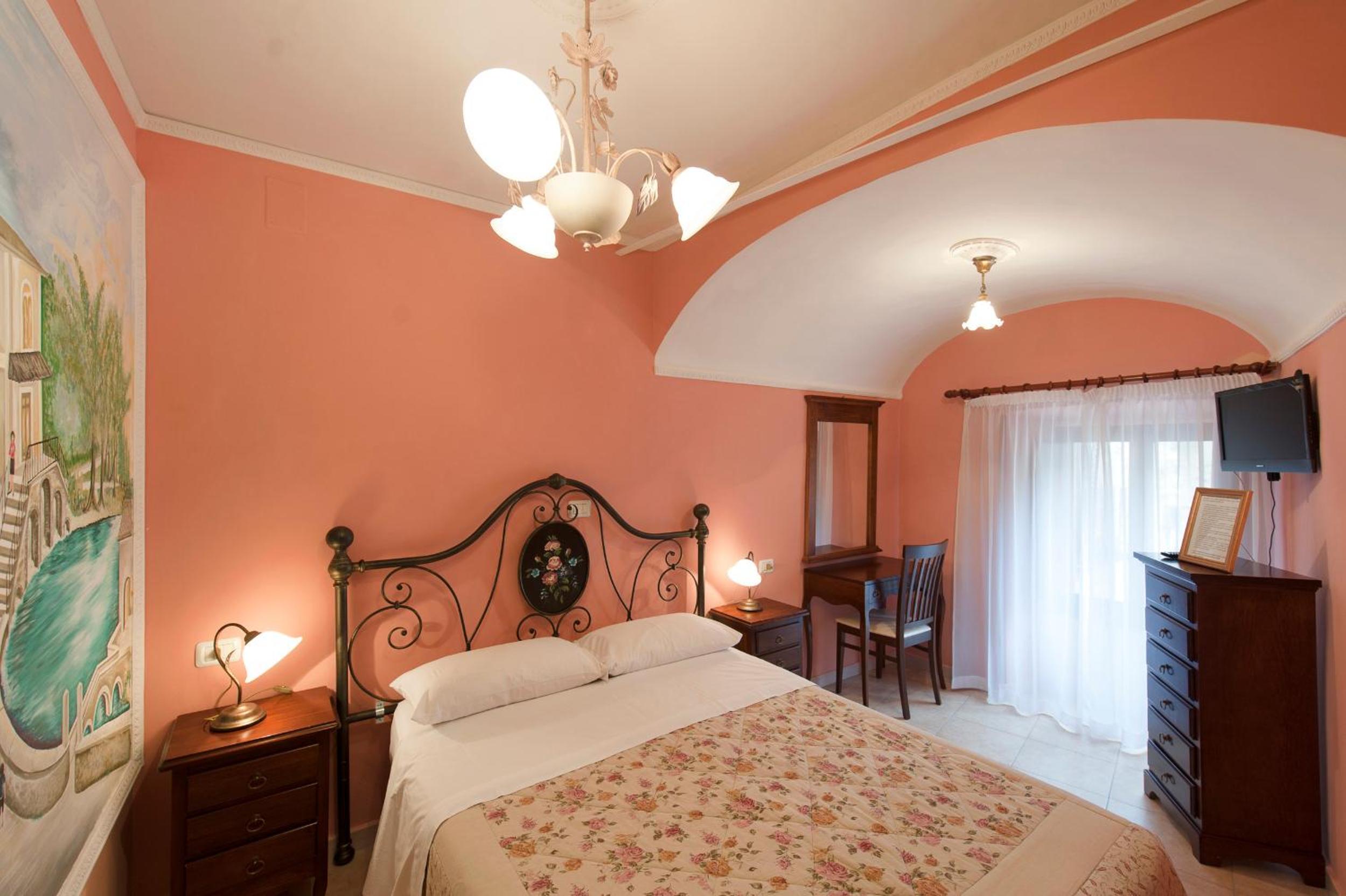 Quadruple Room with Balcony - Photo 9