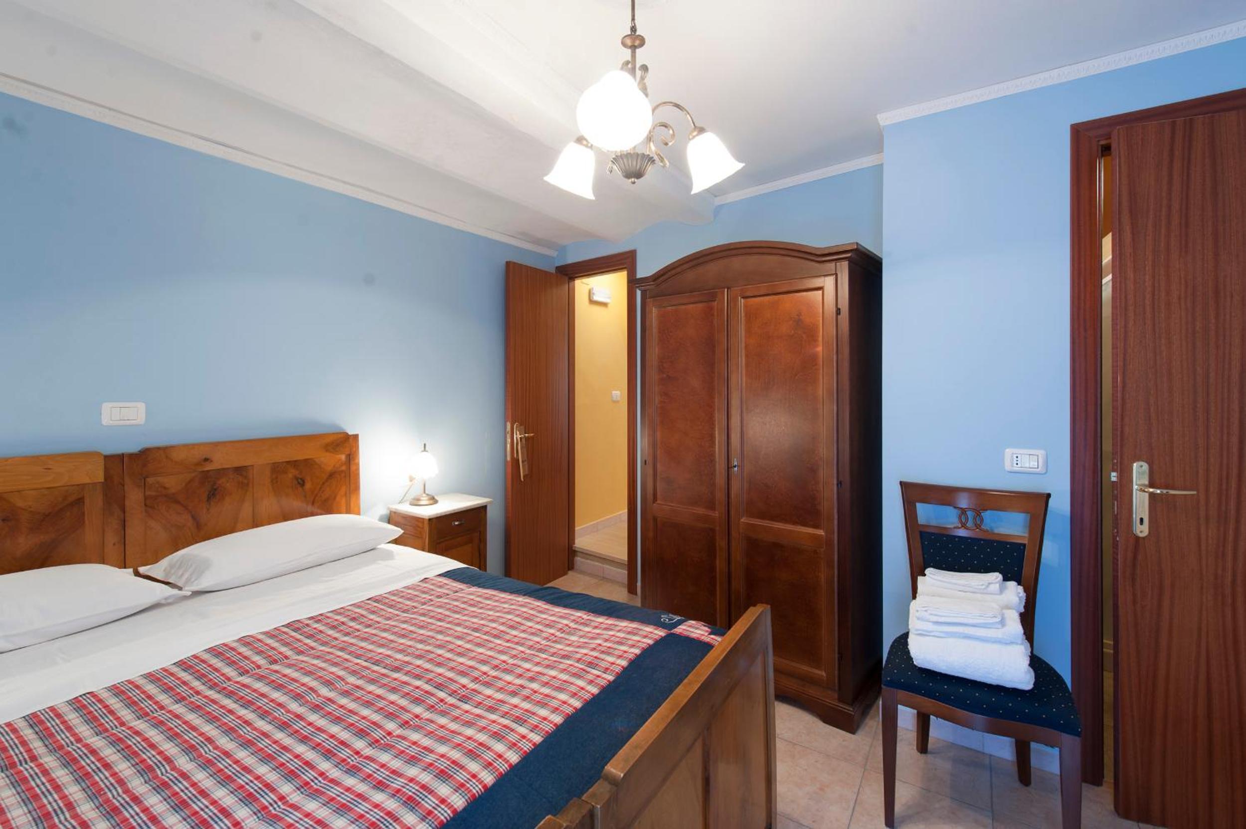 Double Room with Private Bathroom - Photo 2