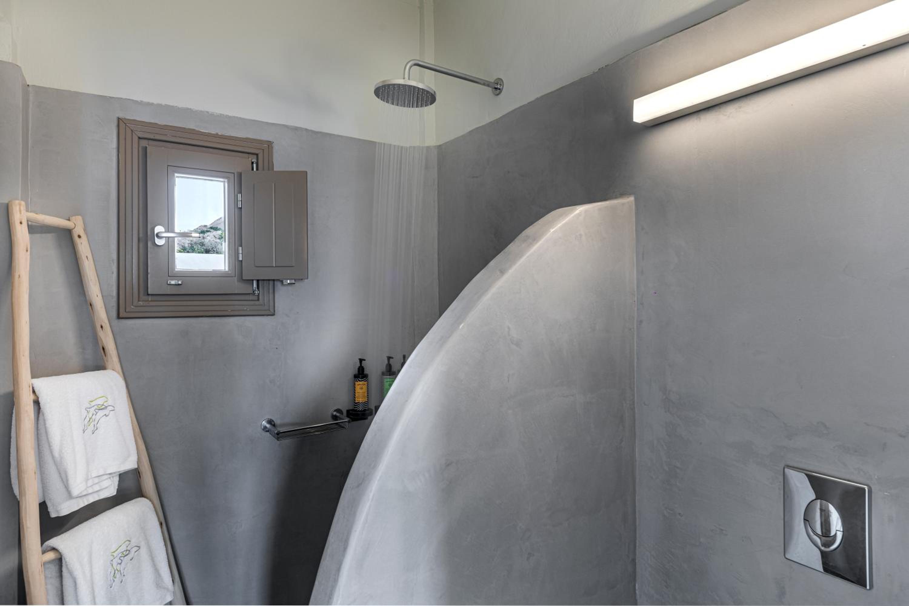 Suite with Hot Tub - Photo 27