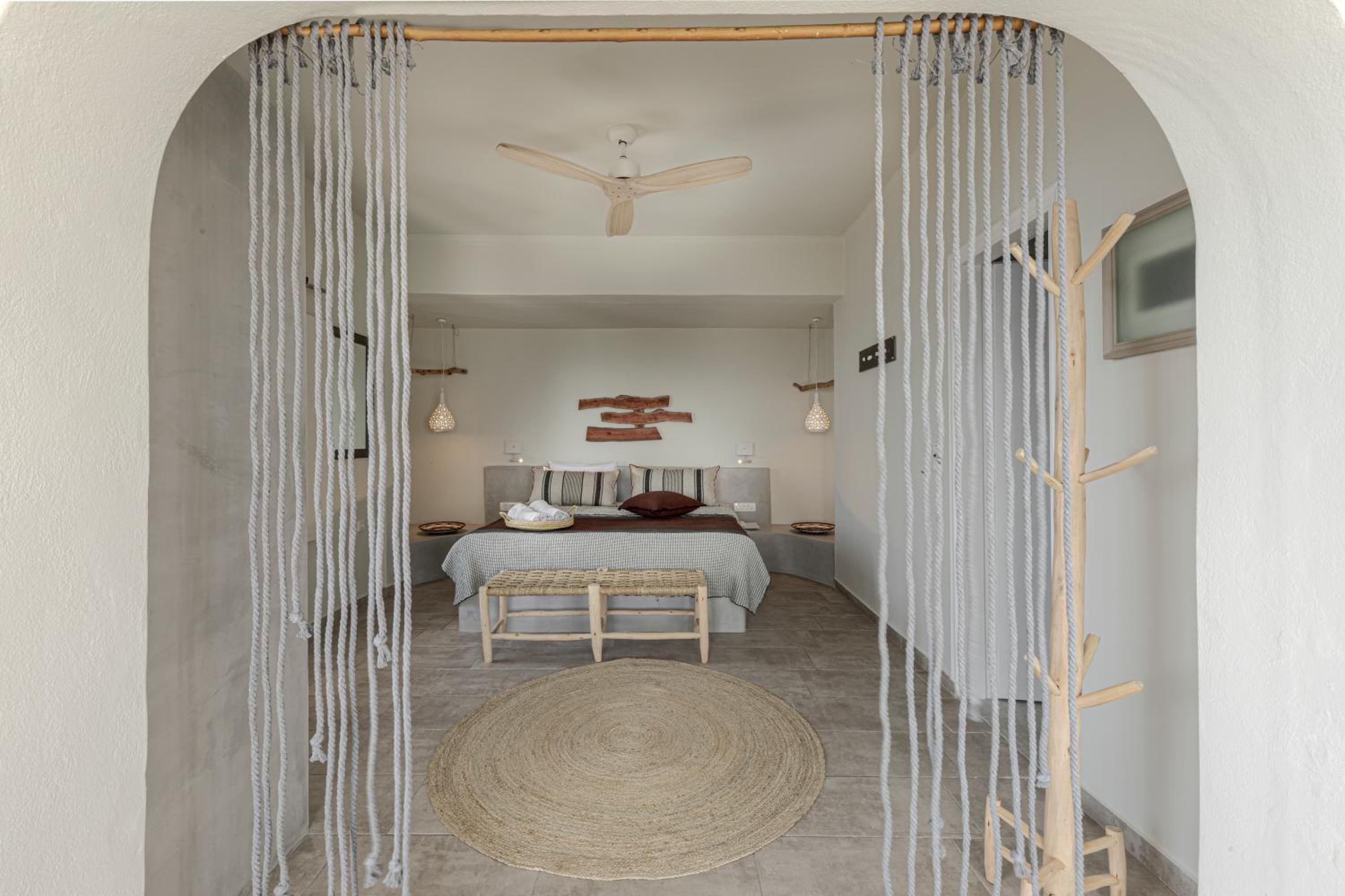 Suite with Hot Tub - Photo 25