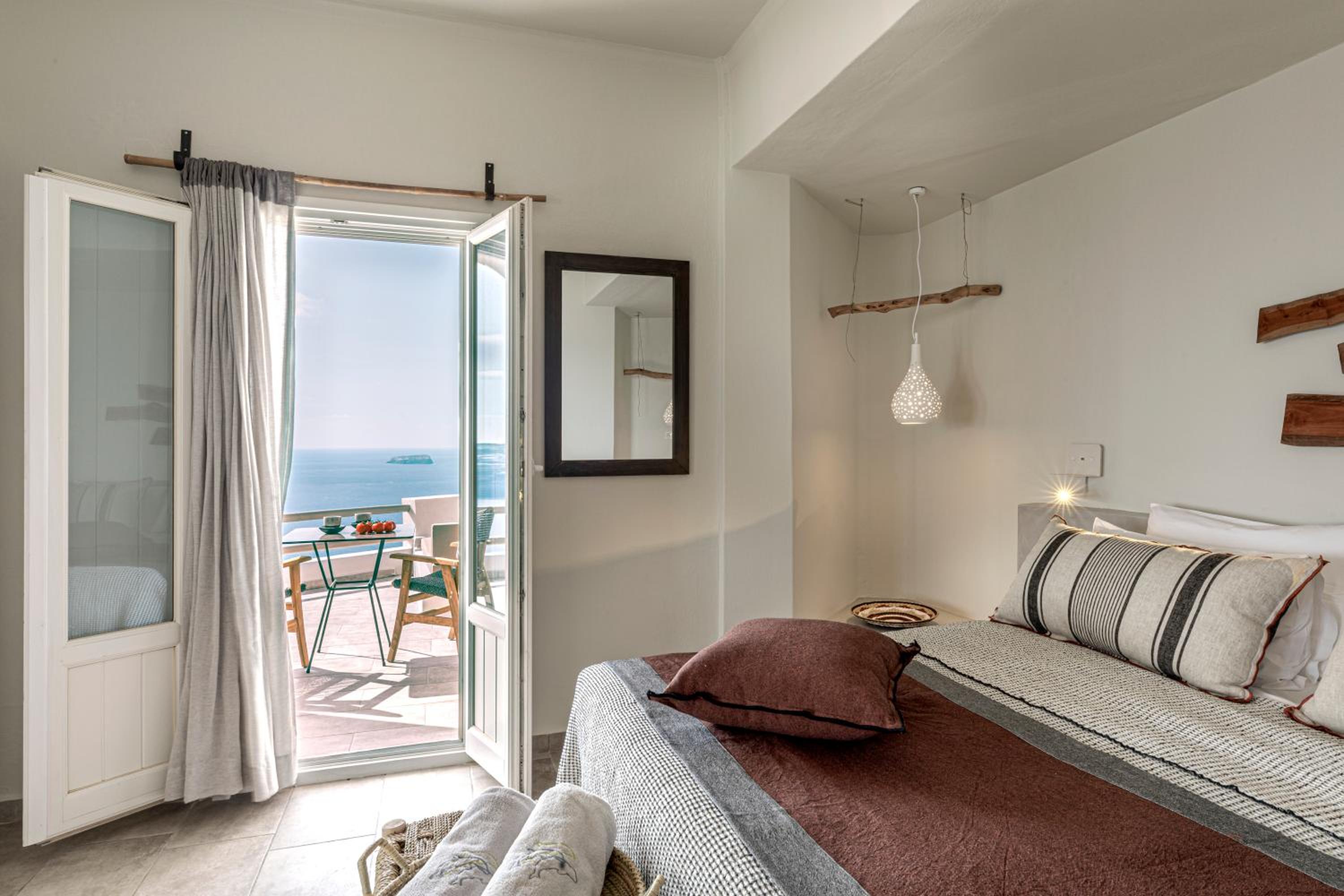 Suite with Hot Tub - Photo 4