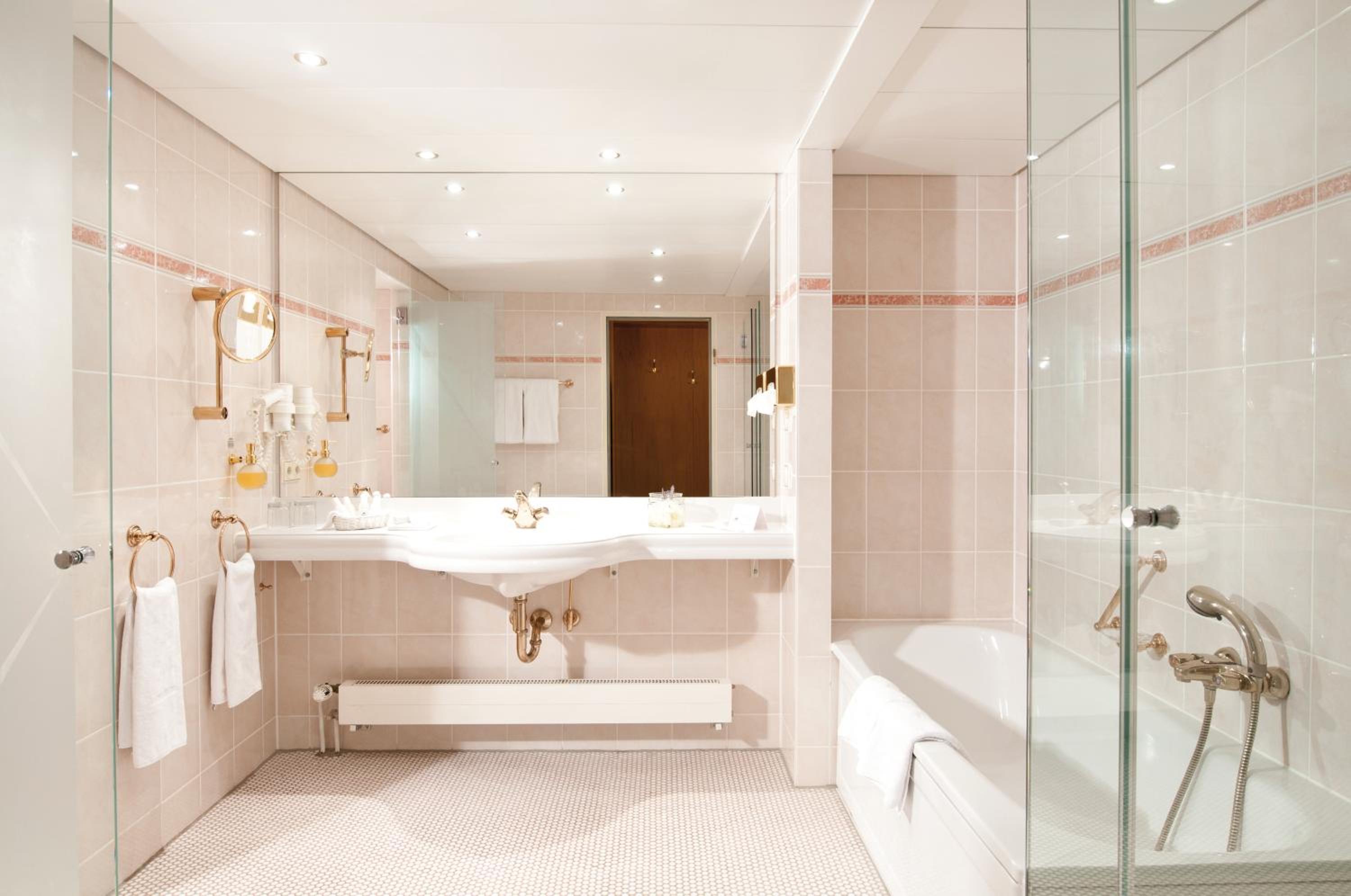 Suite - Photo 4