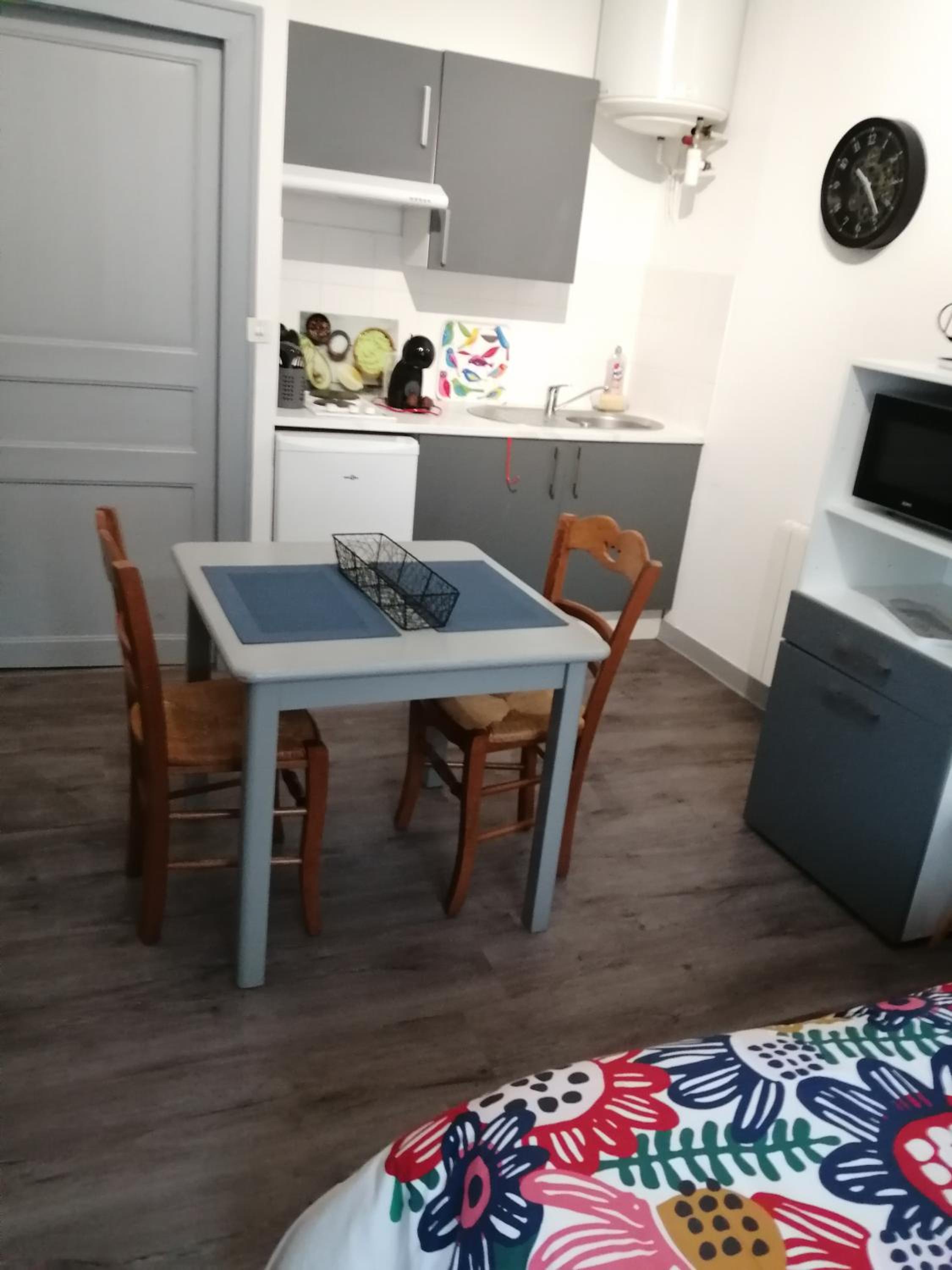 Studio Apartment - Photo 2