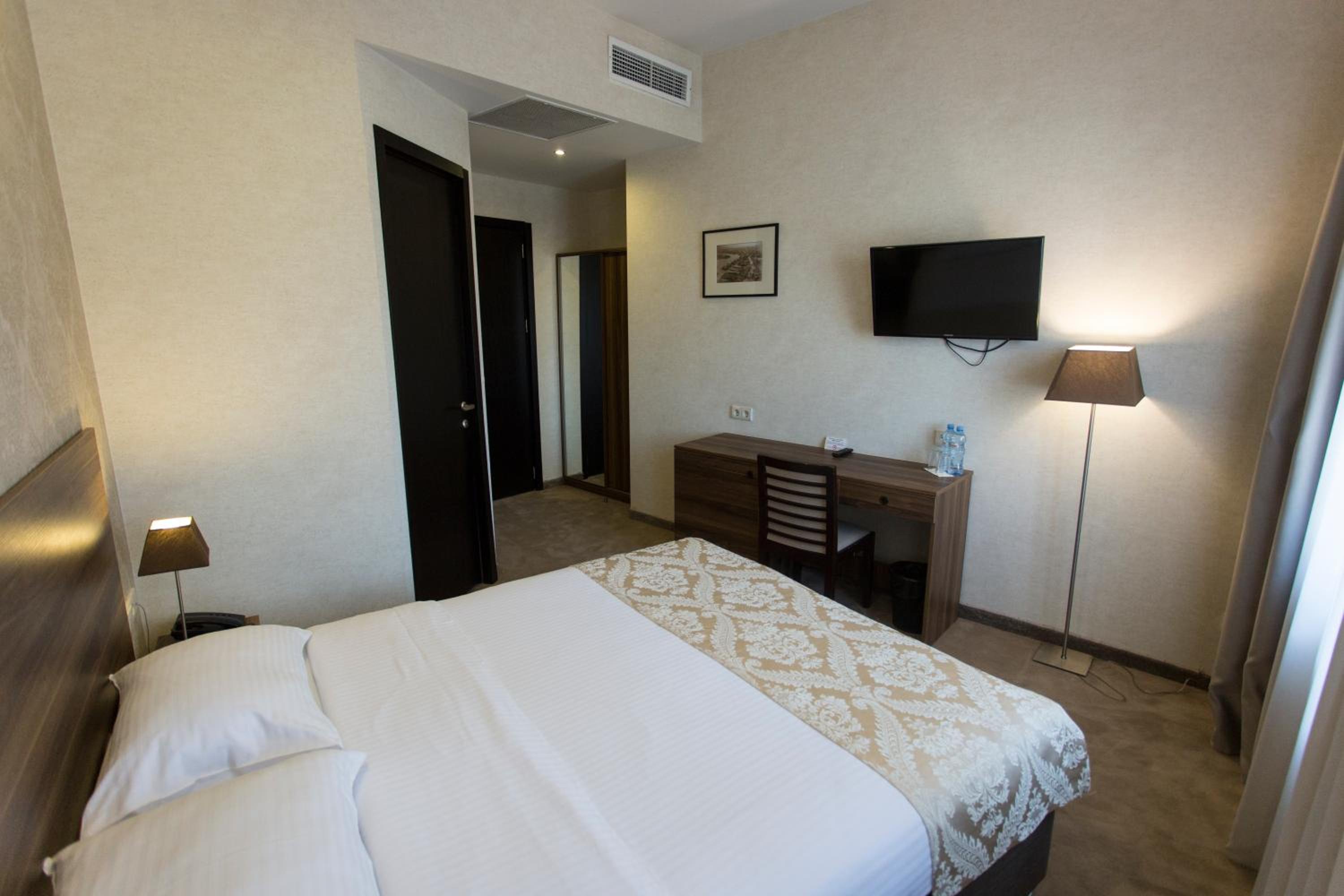מלון אולד מיידאן טביליסי — Economy Double Room
