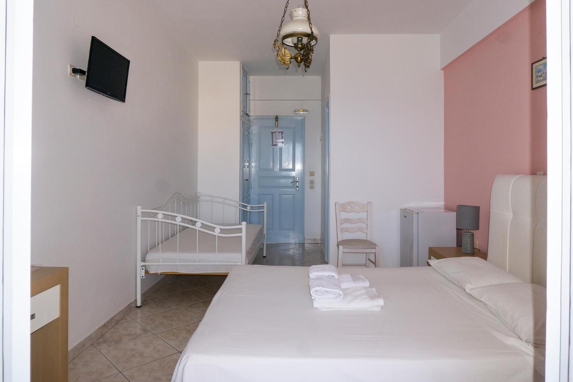 Double or Twin Room with Sea View - Photo 4