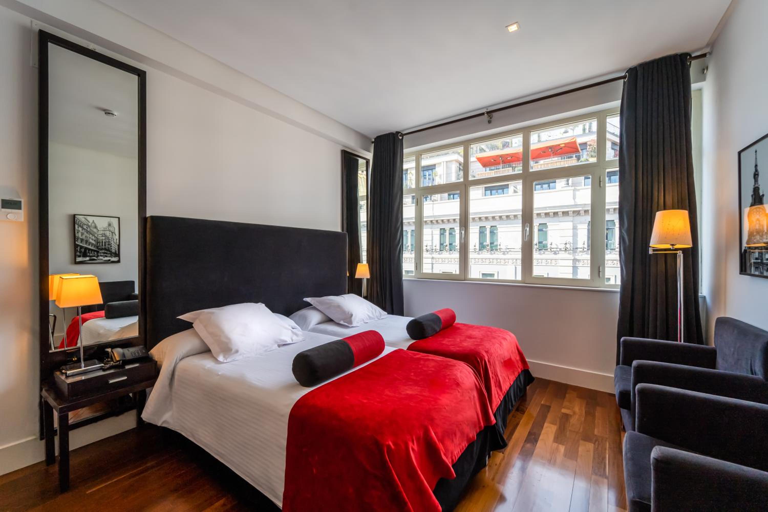 Quadruple Room with Bath - Photo 1