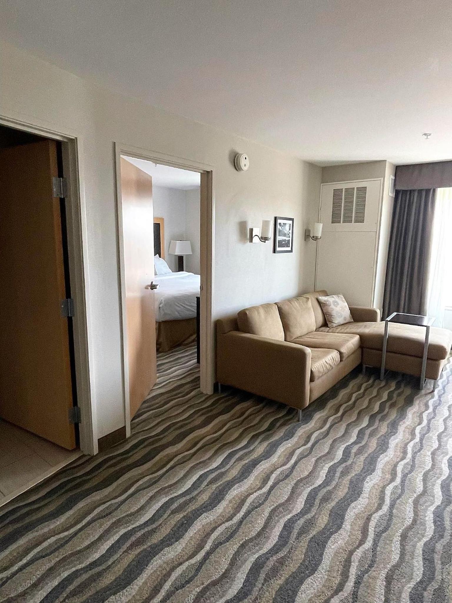 One-Bedroom King Suite - Non-Smoking photo 1