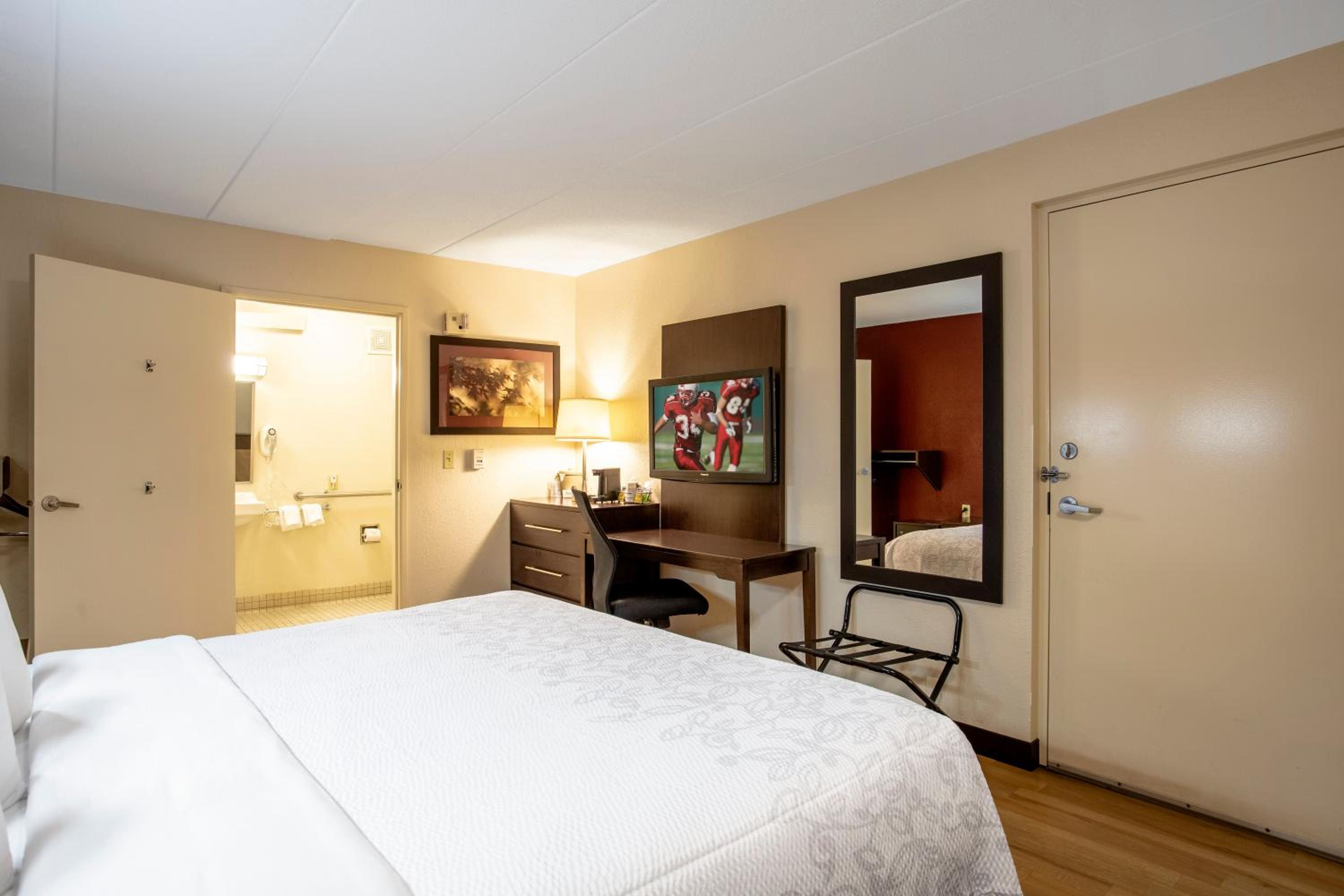  Standard King Room Disability Access Smoke Free - Photo 3