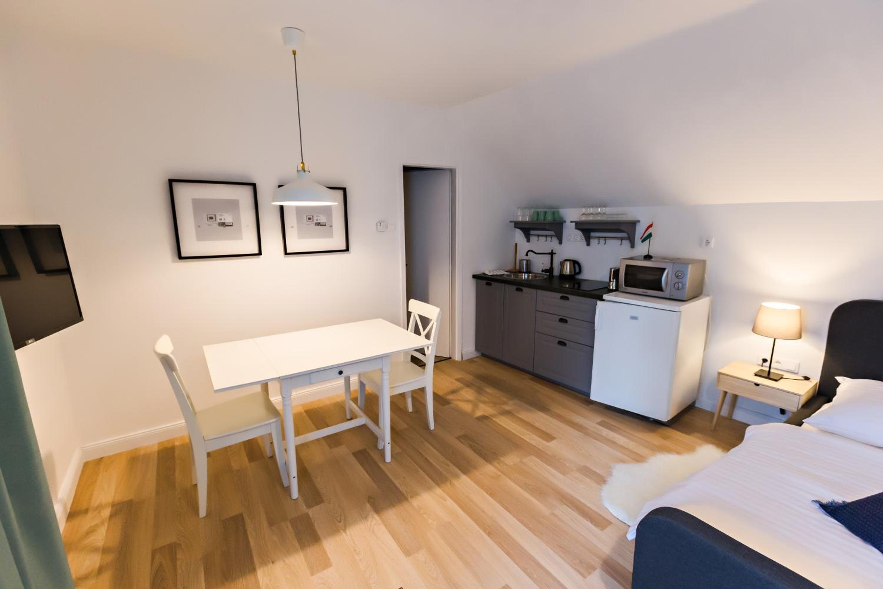 Apartment with Lake View - Photo 1