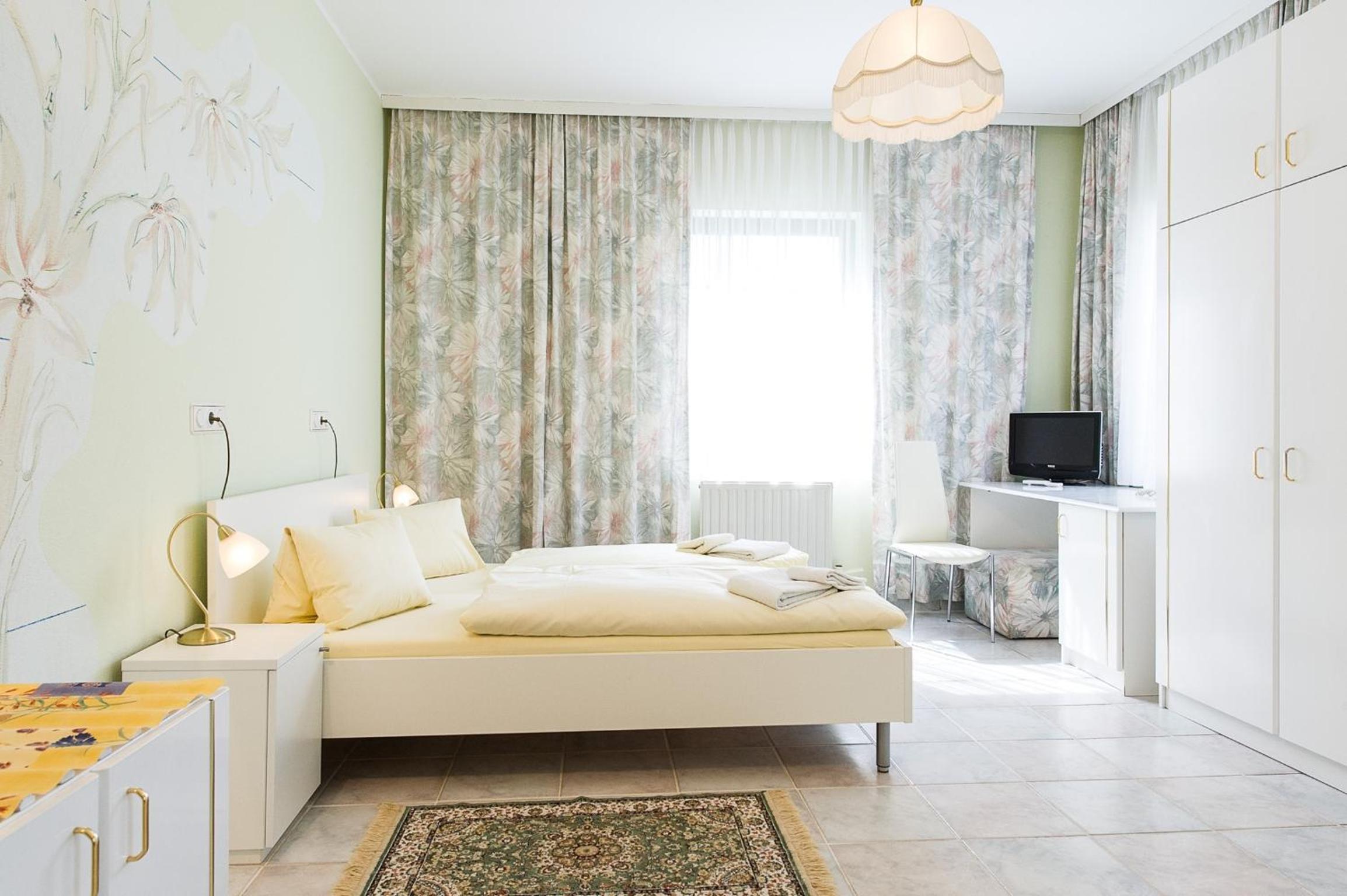 Double Room - Photo 3