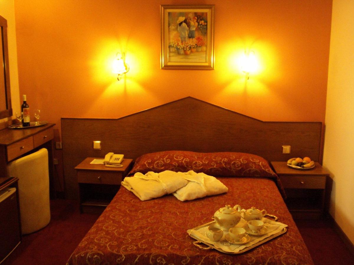 Double or Twin Room photo 3