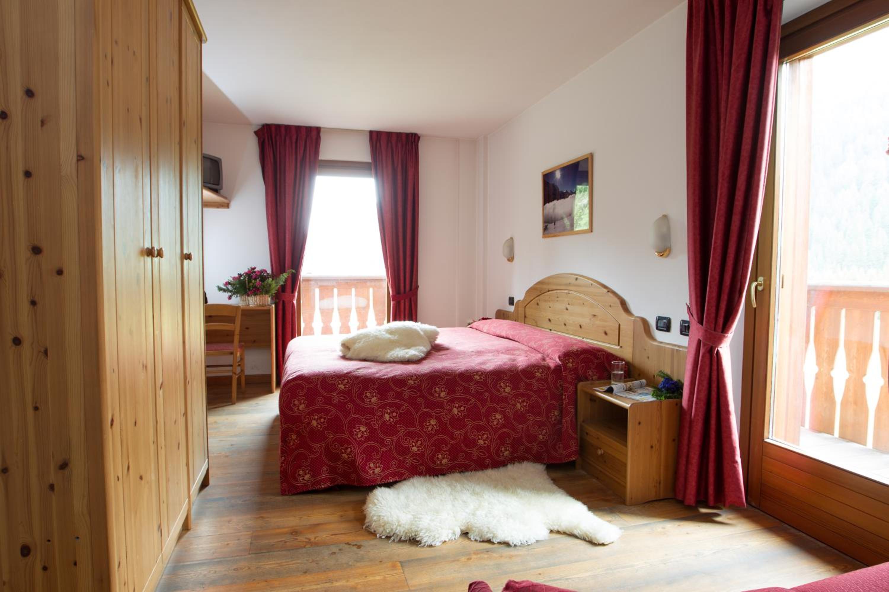 Double or Twin Room with Mountain View - Photo 5