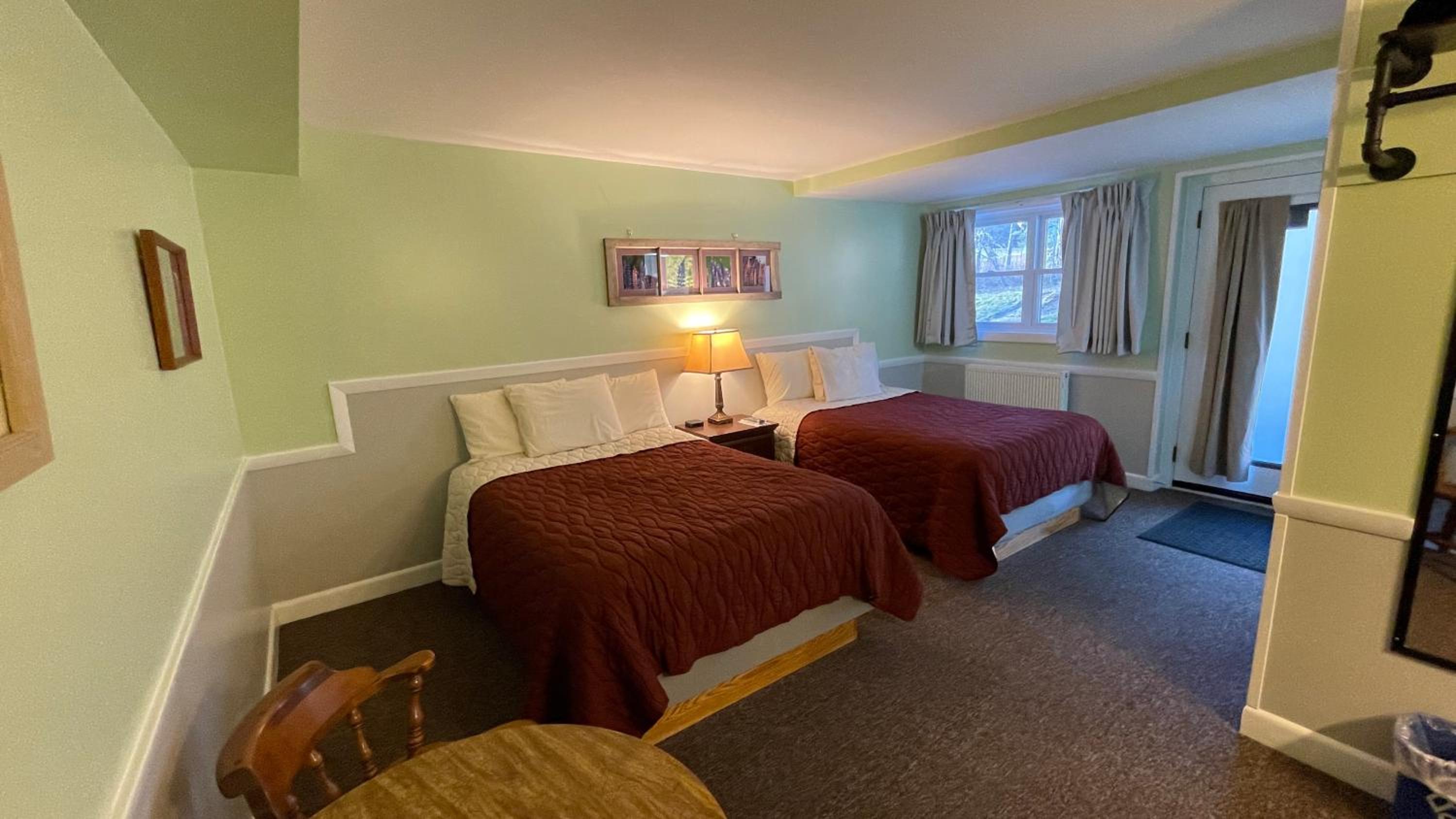 Double Room with Two Double Beds - 1 Dog allowed photo 2