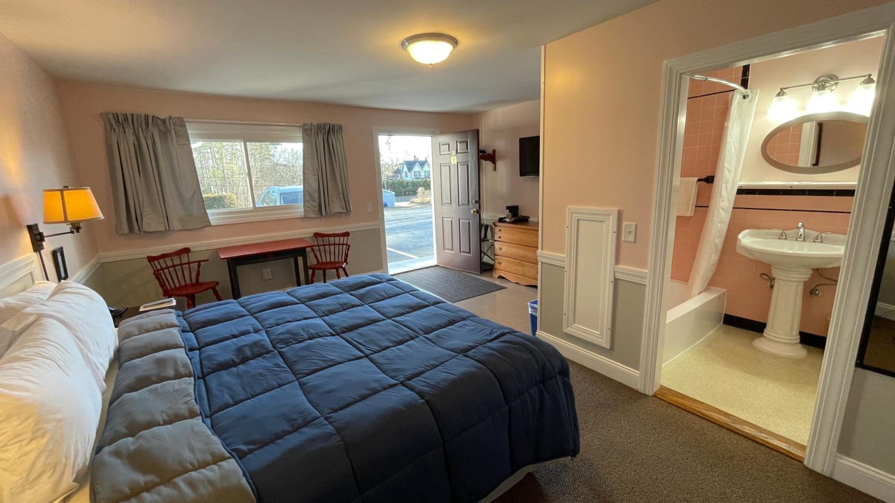 King Room - No Pets Allowed photo 2