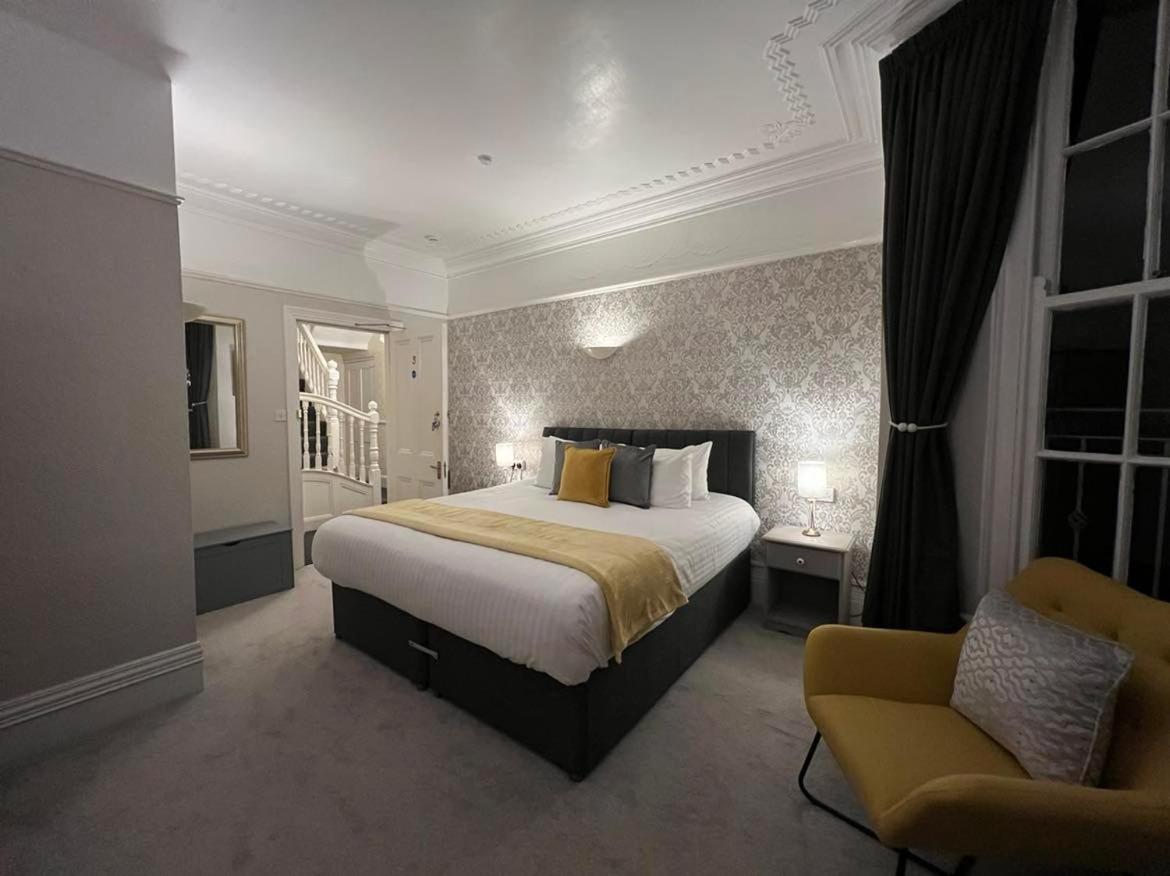 Double Room with King Size Bed photo 2