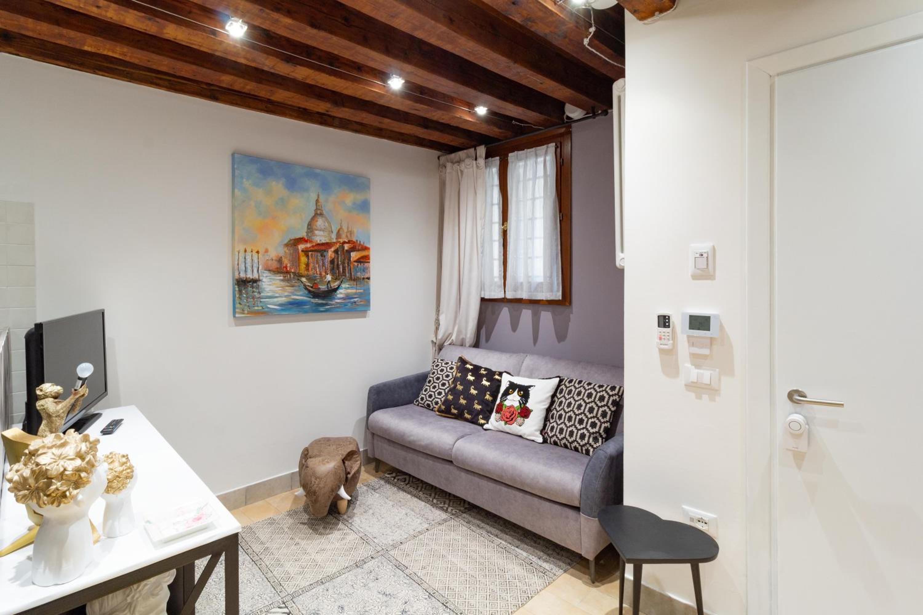 Apartment photo 2